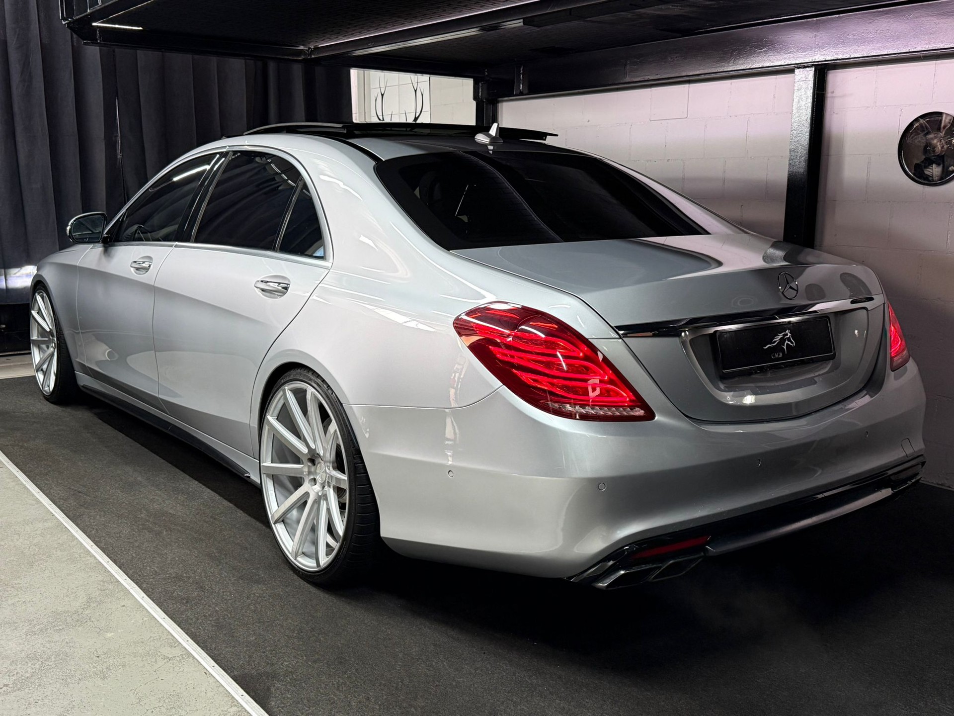 MERCEDES-BENZ S 63 AMG L 4Matic Speedshift MCT / AB MFK / CARBON / PANORAMADACH / BURMESTER / 22’’ Zoll / IWC / Alcantara Dachhimmel-image-4