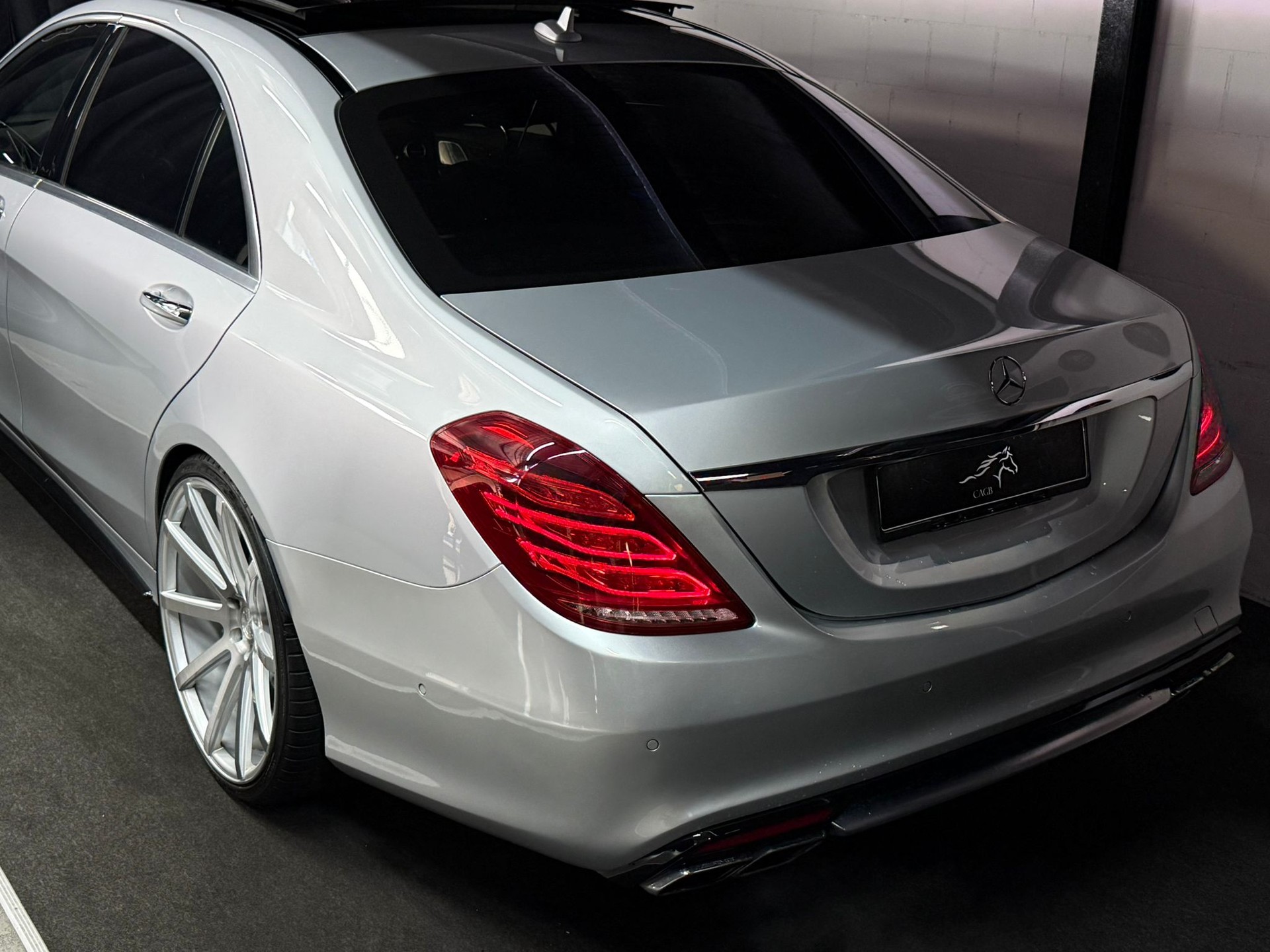MERCEDES-BENZ S 63 AMG L 4Matic Speedshift MCT / AB MFK / CARBON / PANORAMADACH / BURMESTER / 22’’ Zoll / IWC / Alcantara Dachhimmel-image-5