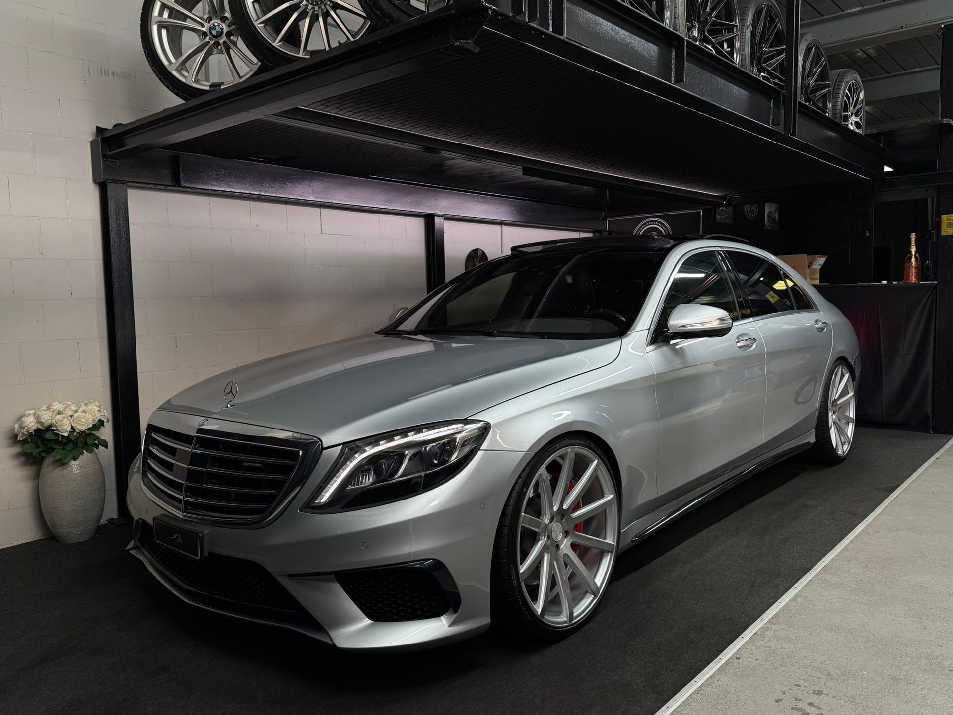 MERCEDES-BENZ S 63 AMG L 4Matic Speedshift MCT / AB MFK / CARBON / PANORAMADACH / BURMESTER / 22’’ Zoll / IWC / Alcantara Dachhimmel-image-3