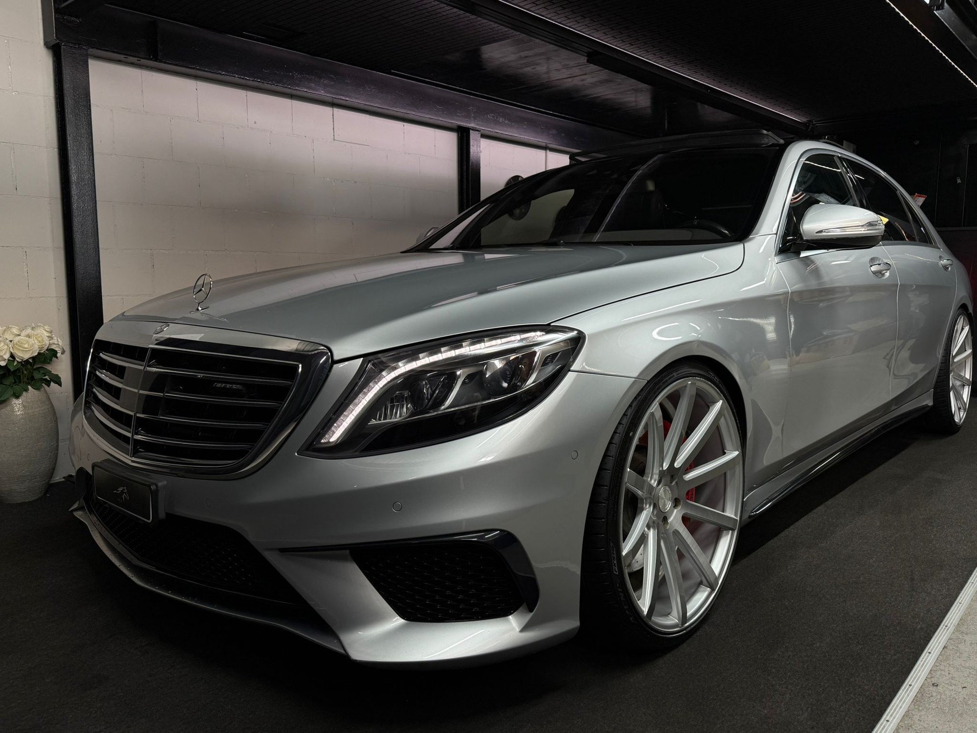 MERCEDES-BENZ S 63 AMG L 4Matic Speedshift MCT / AB MFK / CARBON / PANORAMADACH / BURMESTER / 22’’ Zoll / IWC / Alcantara Dachhimmel-image-2
