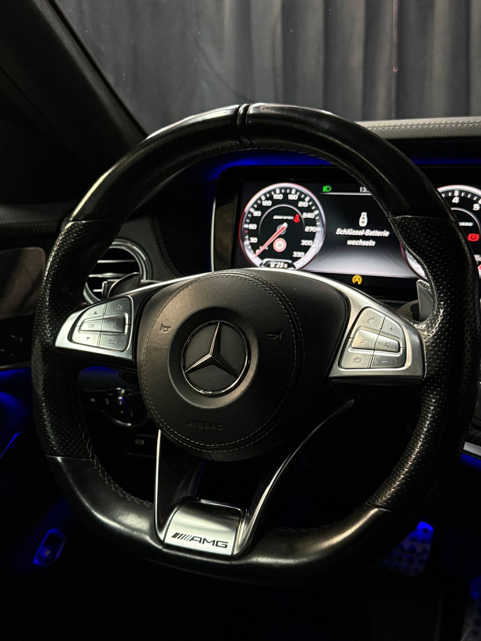 MERCEDES-BENZ S 63 AMG L 4Matic Speedshift MCT / AB MFK / CARBON / PANORAMADACH / BURMESTER / 22’’ Zoll / IWC / Alcantara Dachhimmel-image-16