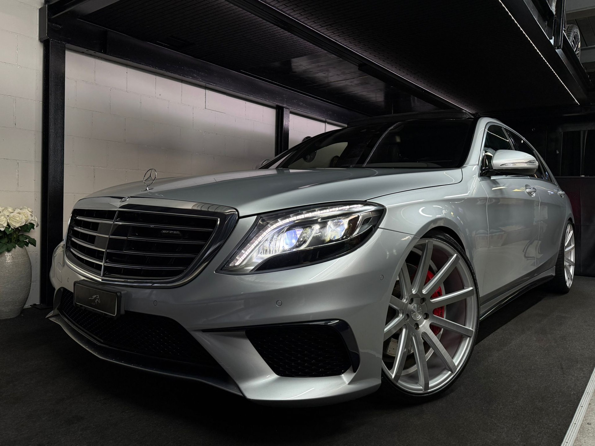 MERCEDES-BENZ S 63 AMG L 4Matic Speedshift MCT / AB MFK / CARBON / PANORAMADACH / BURMESTER / 22’’ Zoll / IWC / Alcantara Dachhimmel-image-0