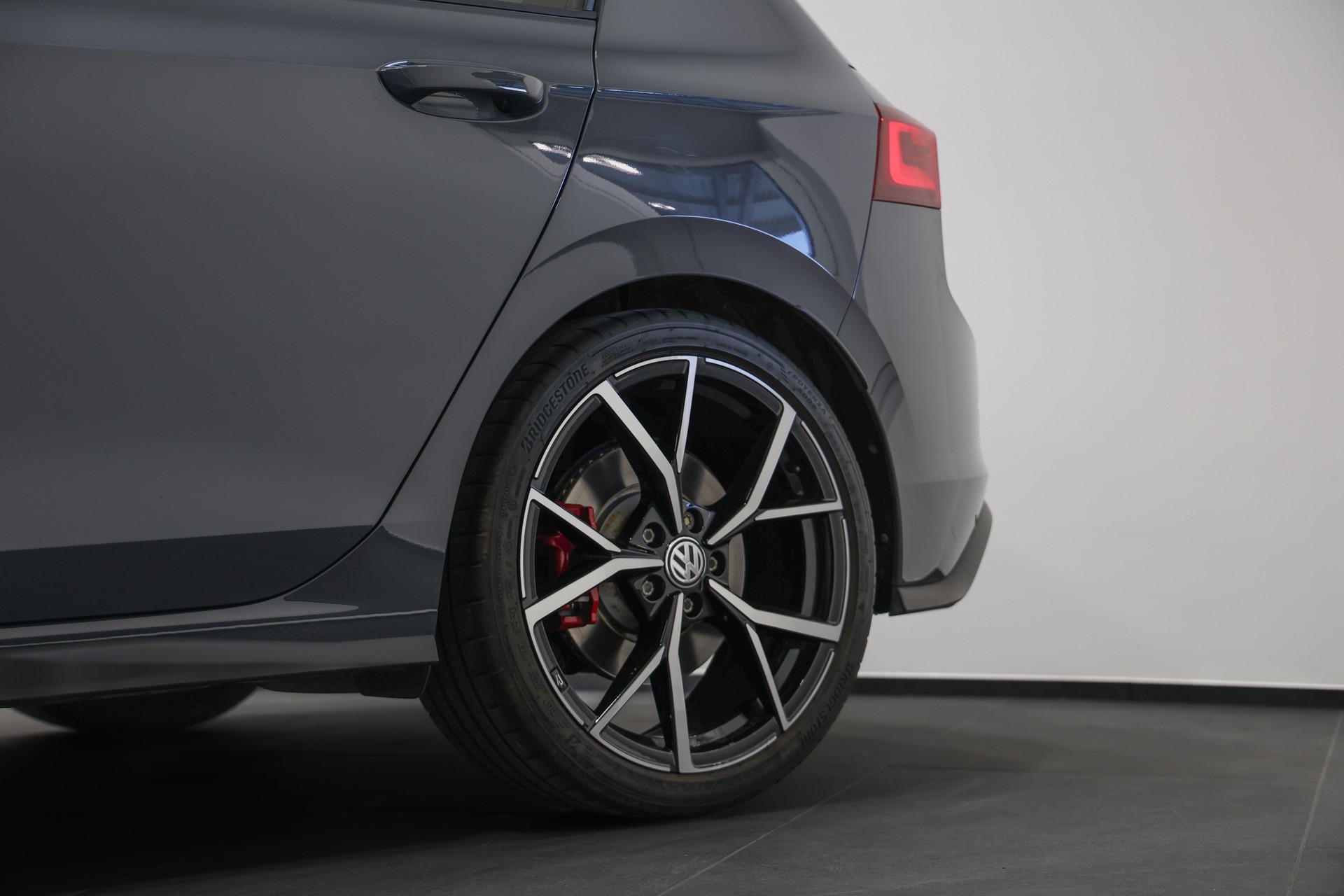 VW Golf 2.0 TSI GTI DSG *CH-Fahrzeug*-image-16