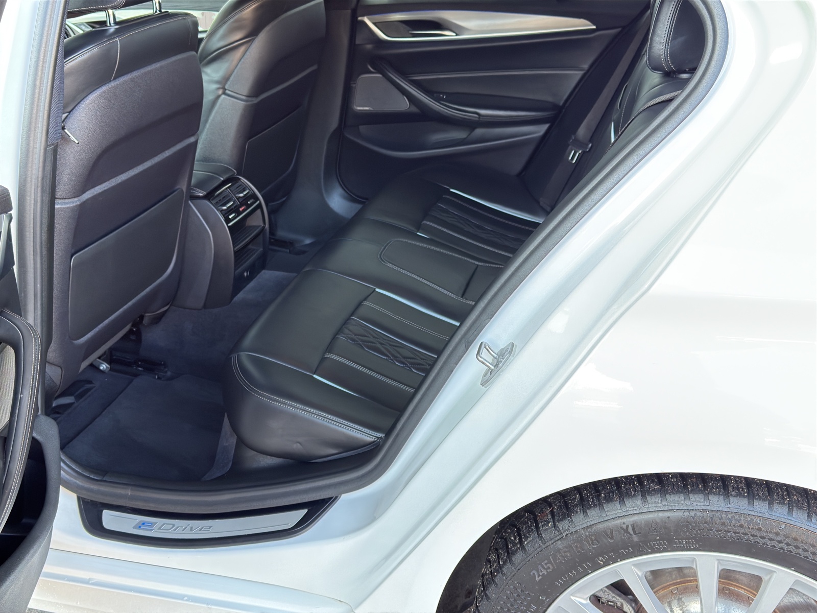 BMW 530e iPerformance Luxury Line Steptronic-image-13