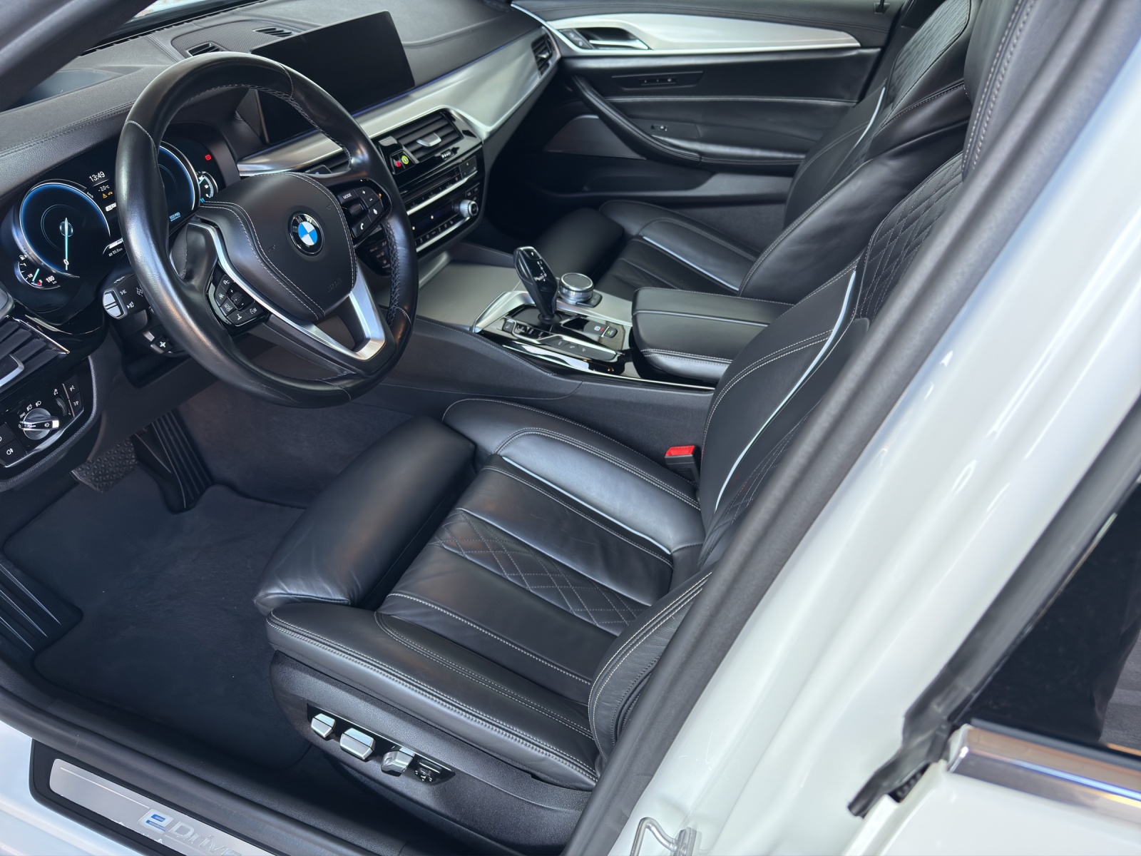 BMW 530e iPerformance Luxury Line Steptronic-image-9