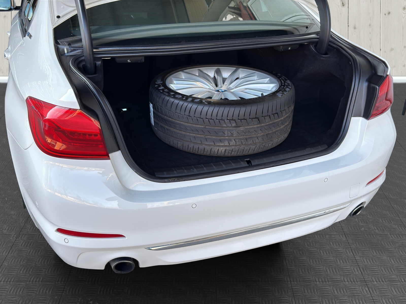 BMW 530e iPerformance Luxury Line Steptronic-image-14