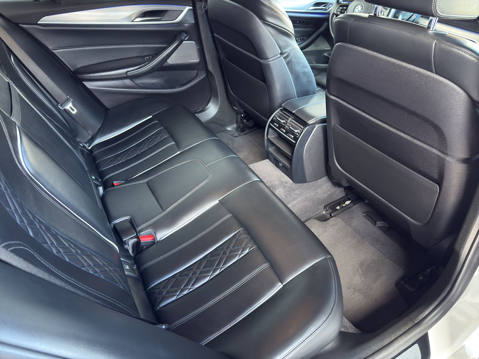 BMW 530e iPerformance Luxury Line Steptronic-image-12