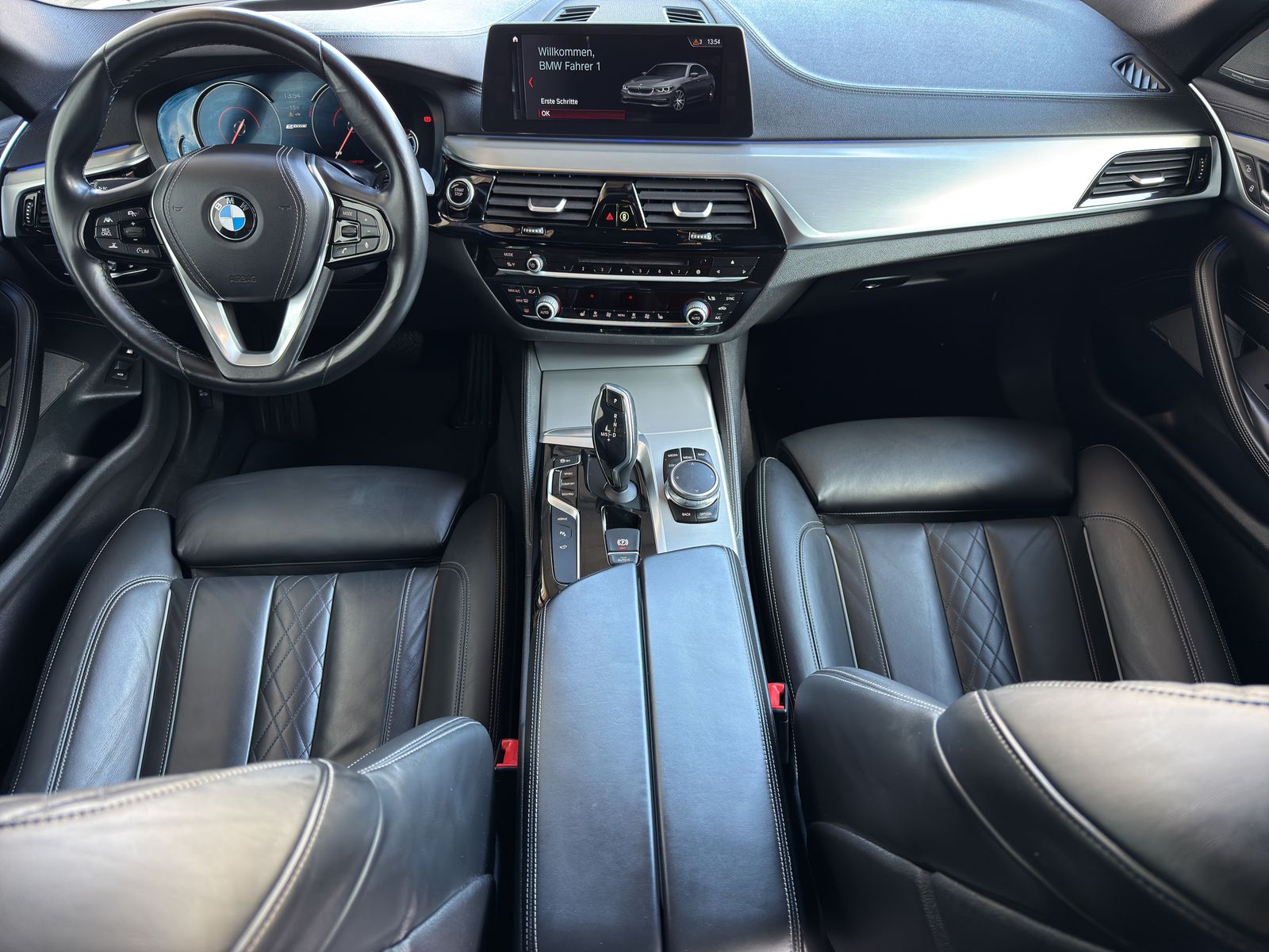 BMW 530e iPerformance Luxury Line Steptronic-image-8