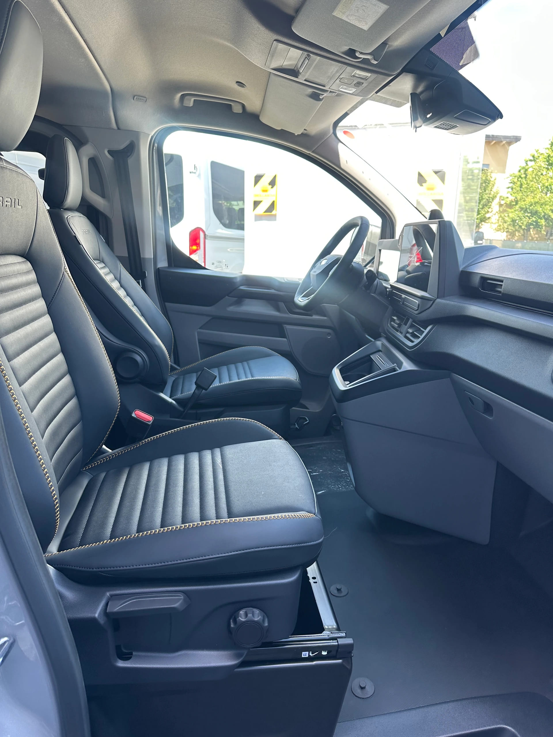 FORD Transit C combi 320 L1 2.0 Eco Trail/170CV/Aut.4x4-image-13