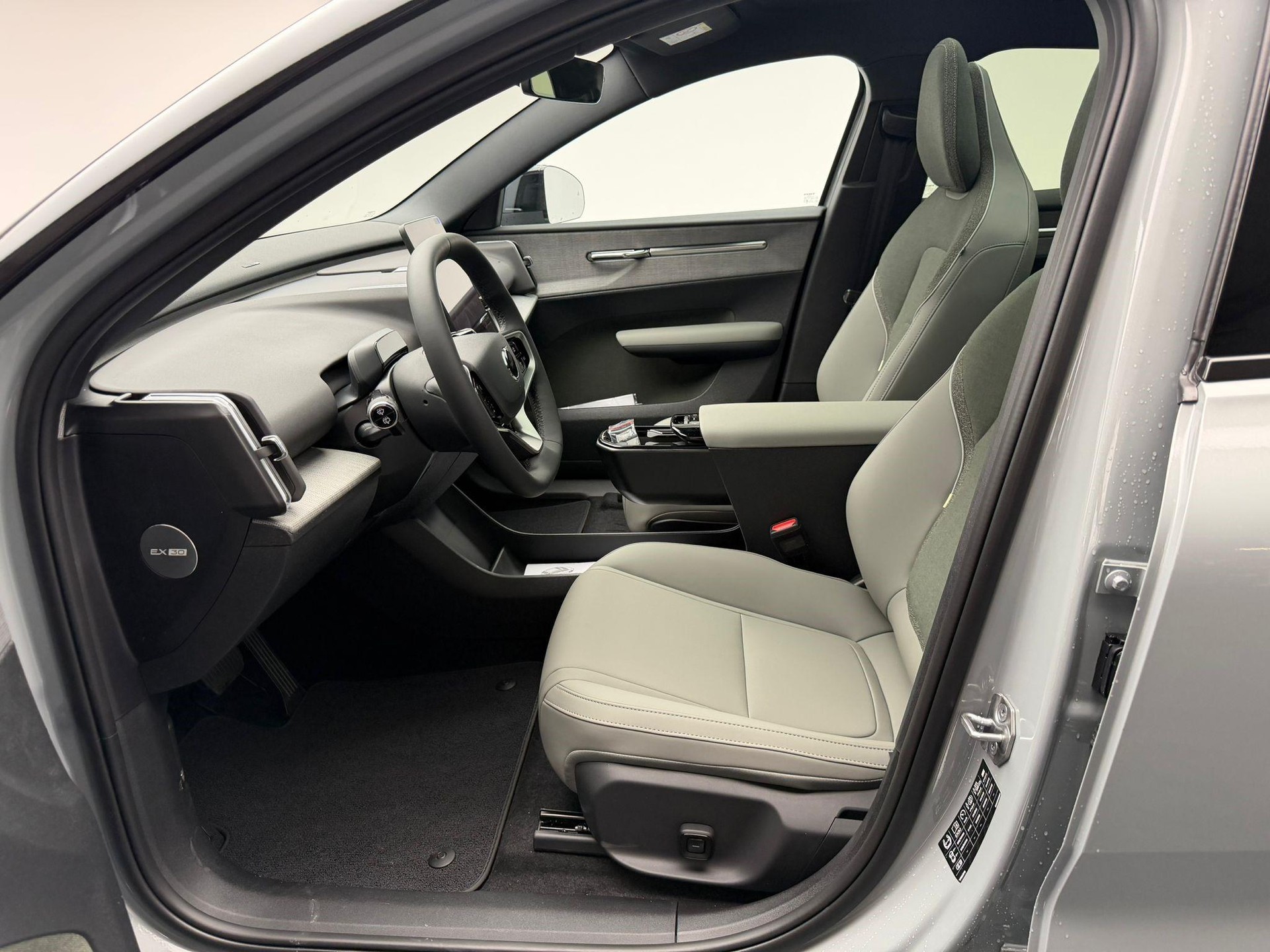 VOLVO EX30 CC E60 Twin Performance AWD-image-13