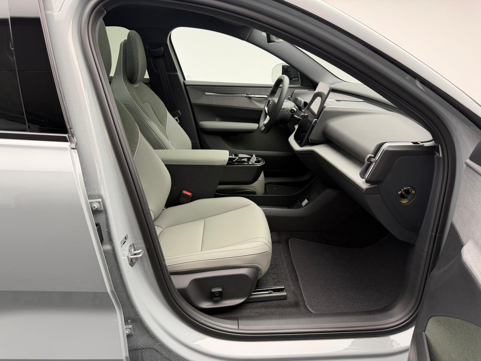 VOLVO EX30 CC E60 Twin Performance AWD-image-9