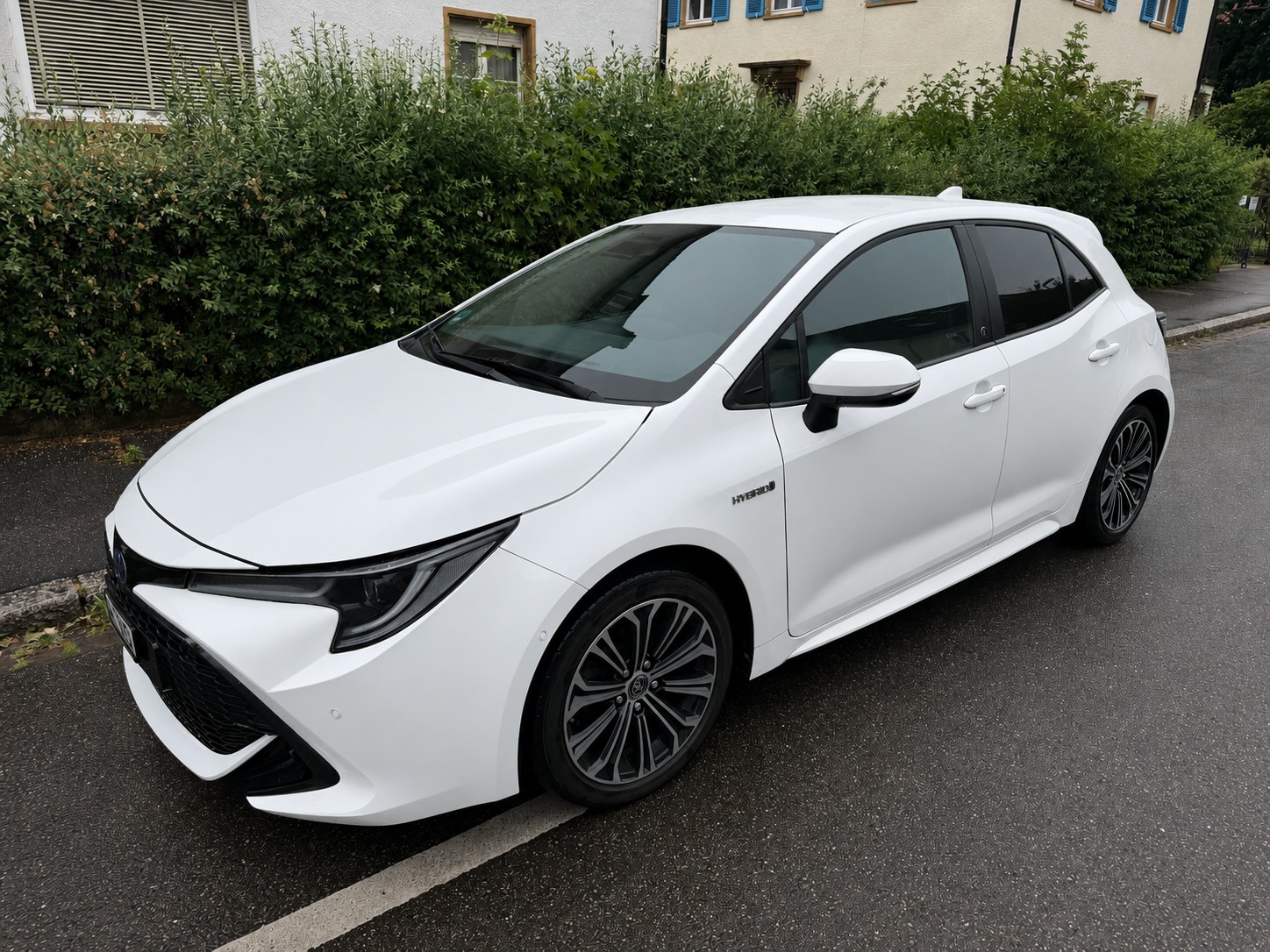TOYOTA Corolla 1.8 Hybrid Comfort e-CVT-image-1