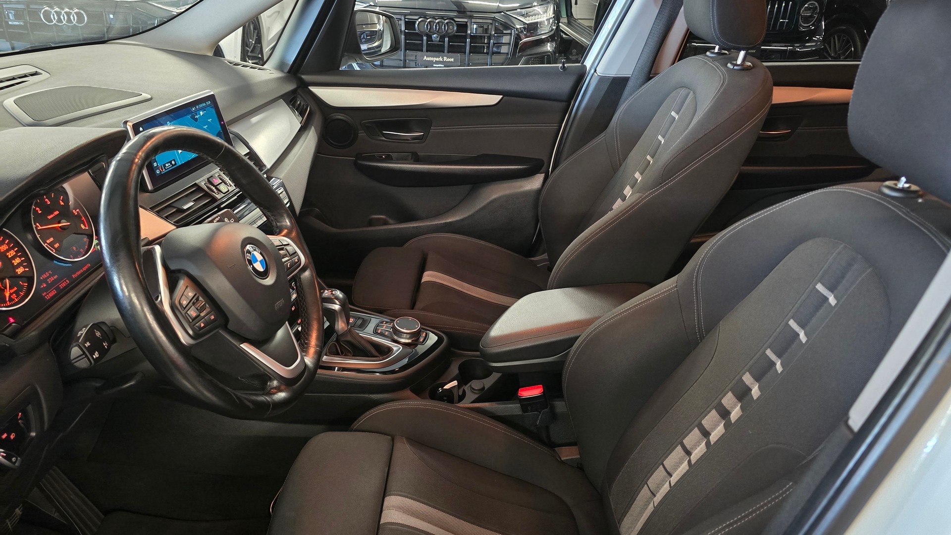 BMW 218d xDrive Gran Tourer Luxury Line Steptronic-image-14