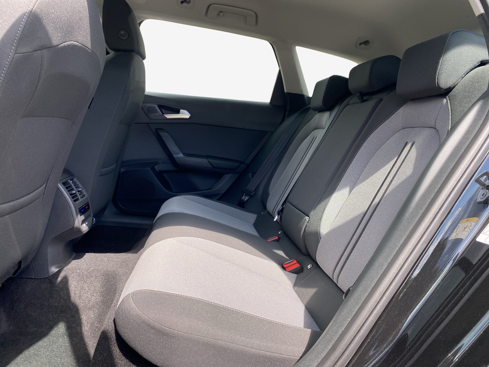 SEAT Leon ST 1.5 eHybrid pHEV DSG FR-image-11