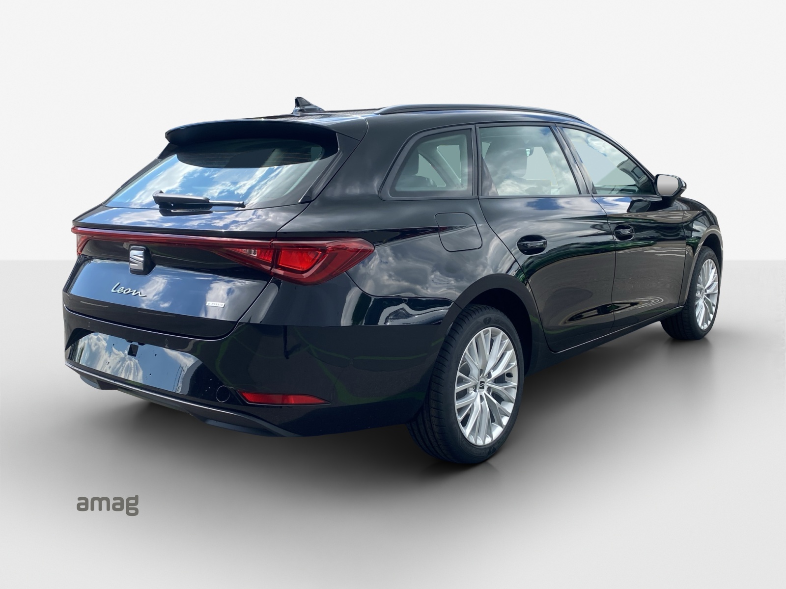 SEAT Leon ST 1.5 eHybrid pHEV DSG FR-image-4