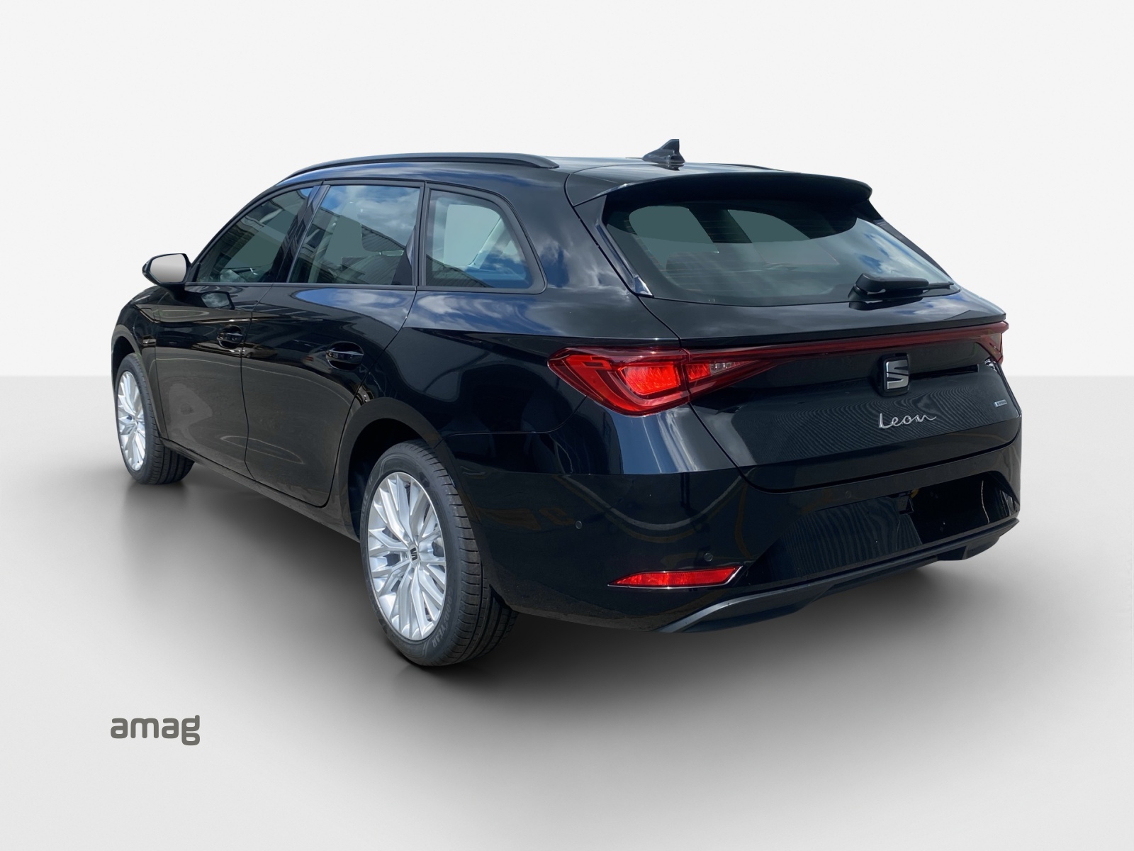 SEAT Leon ST 1.5 eHybrid pHEV DSG FR-image-2
