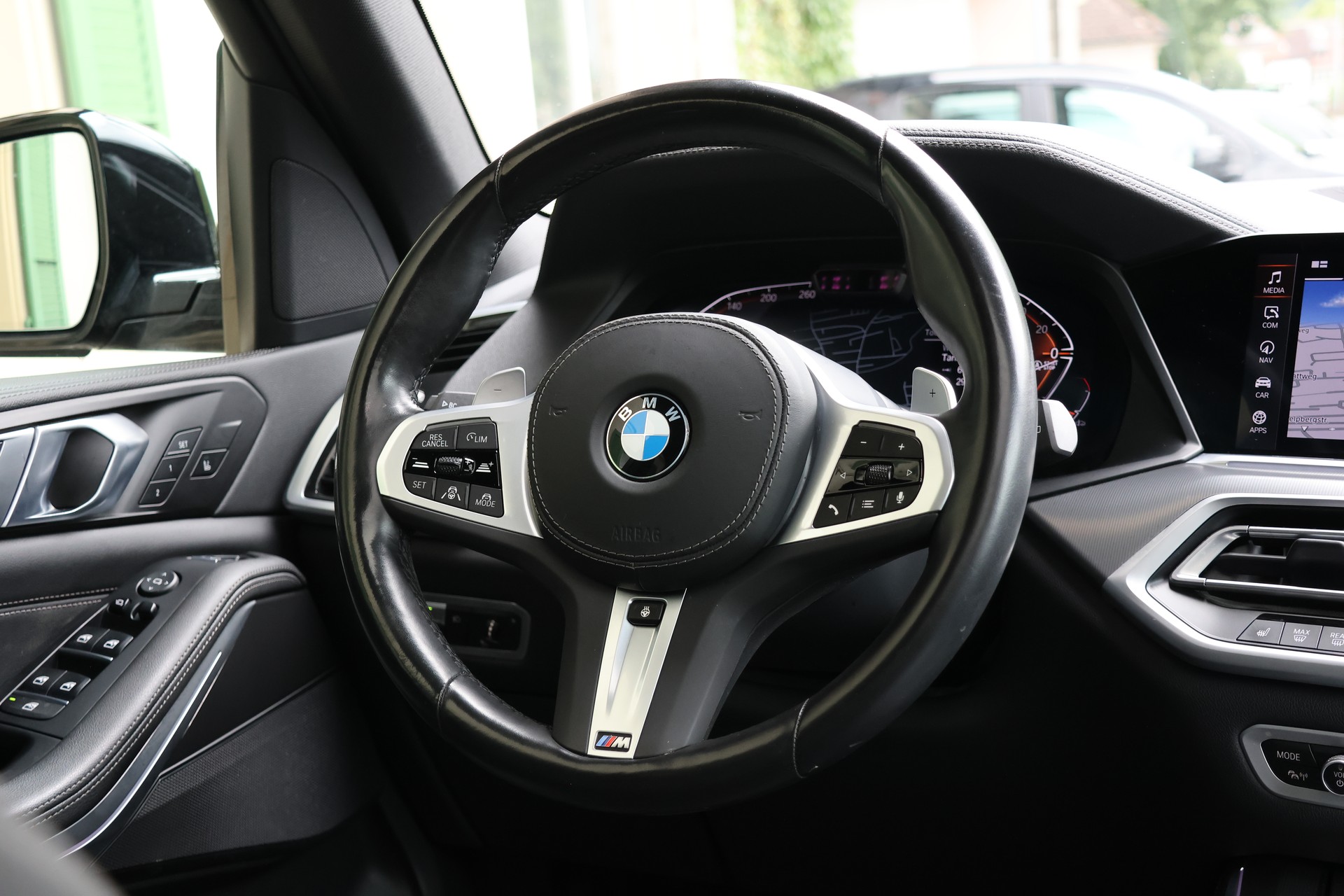 BMW X5 xDrive 48V 40d M Sport Steptronic-image-13