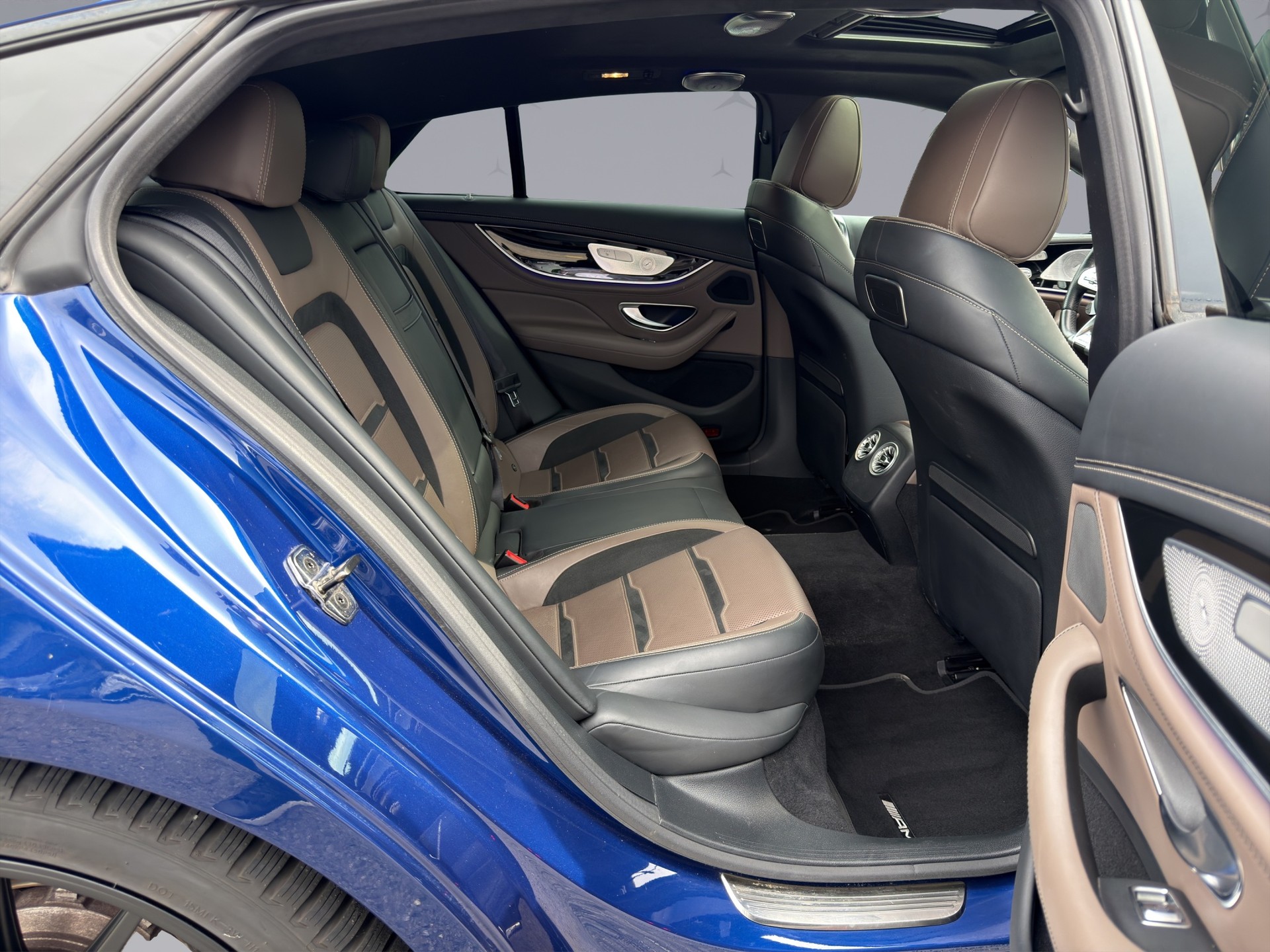 MERCEDES-BENZ AMG GT 63 S 4matic+-image-13