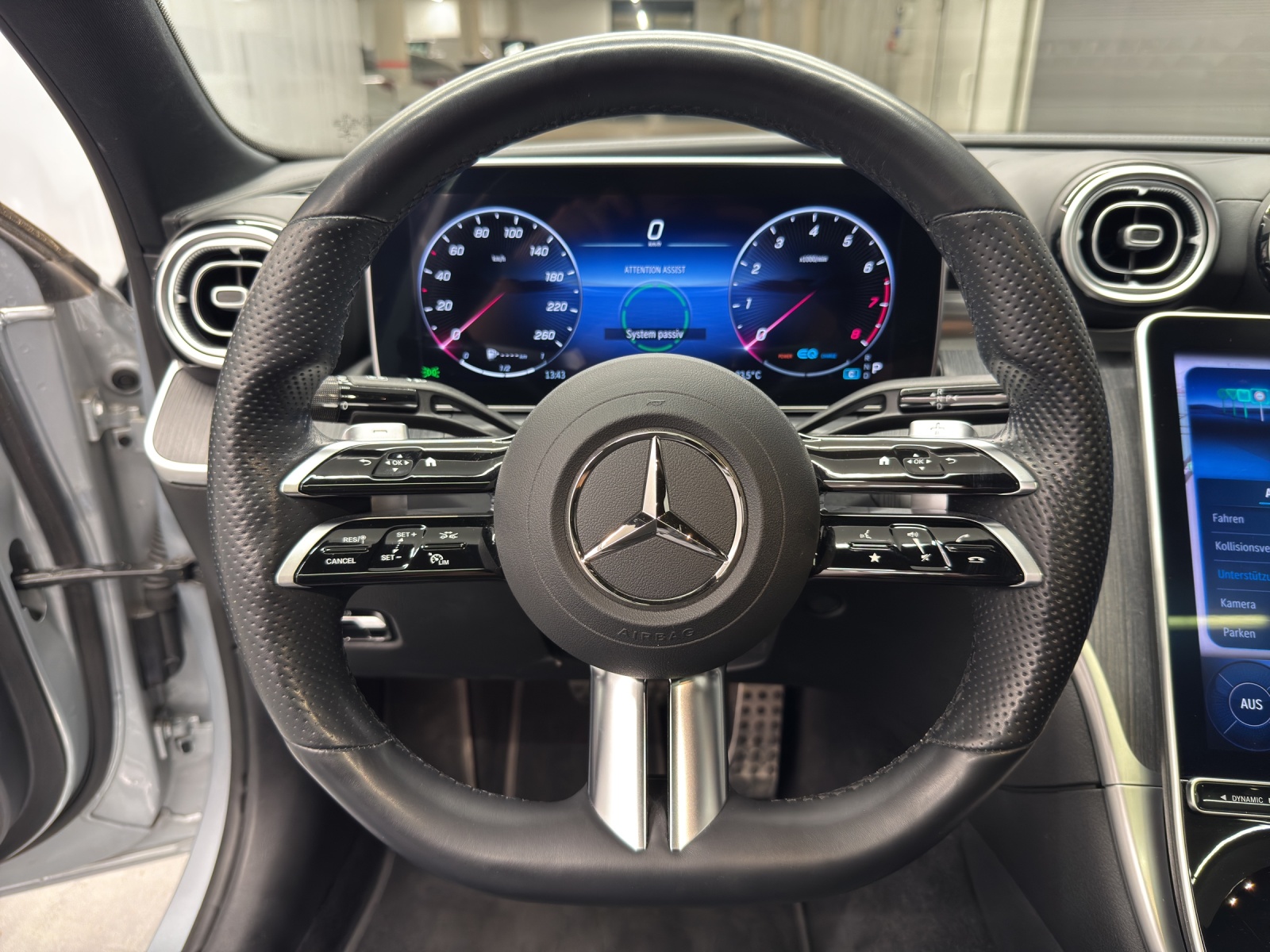 MERCEDES-BENZ C 300 AMG Line 4Matic-image-14