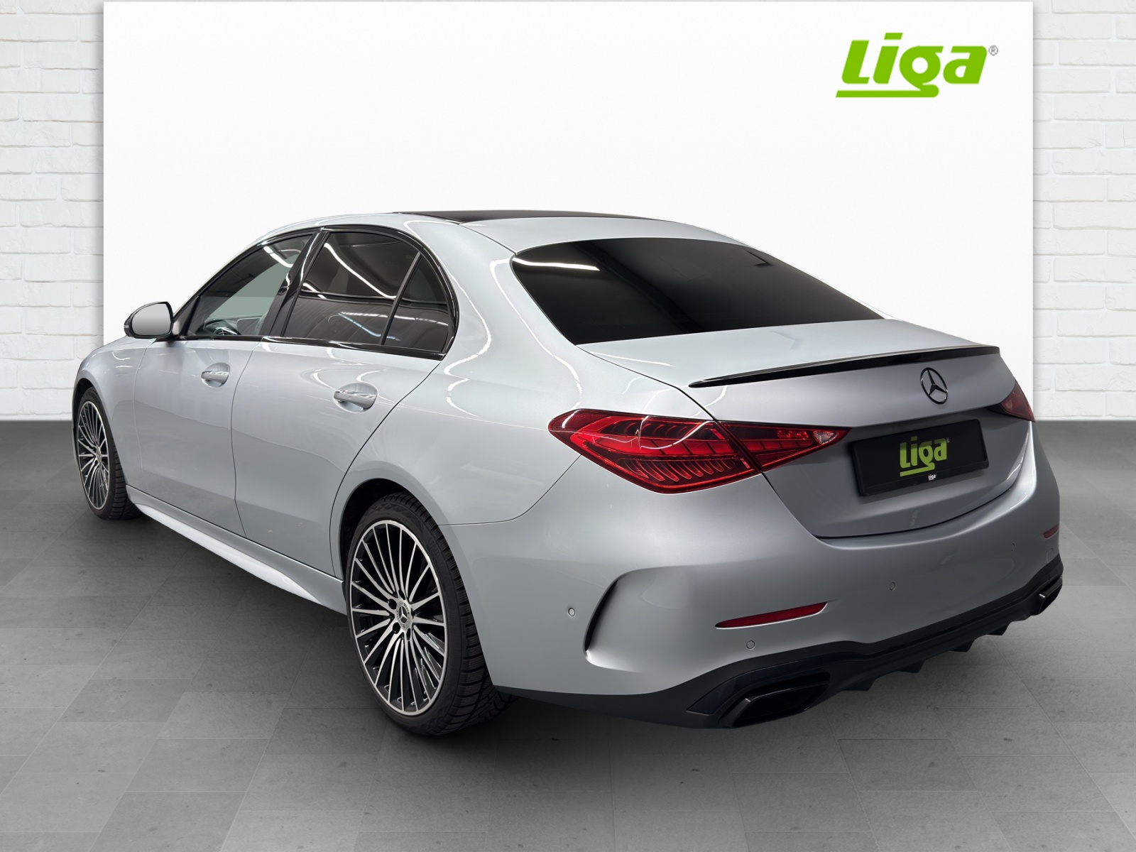MERCEDES-BENZ C 300 AMG Line 4Matic-image-3
