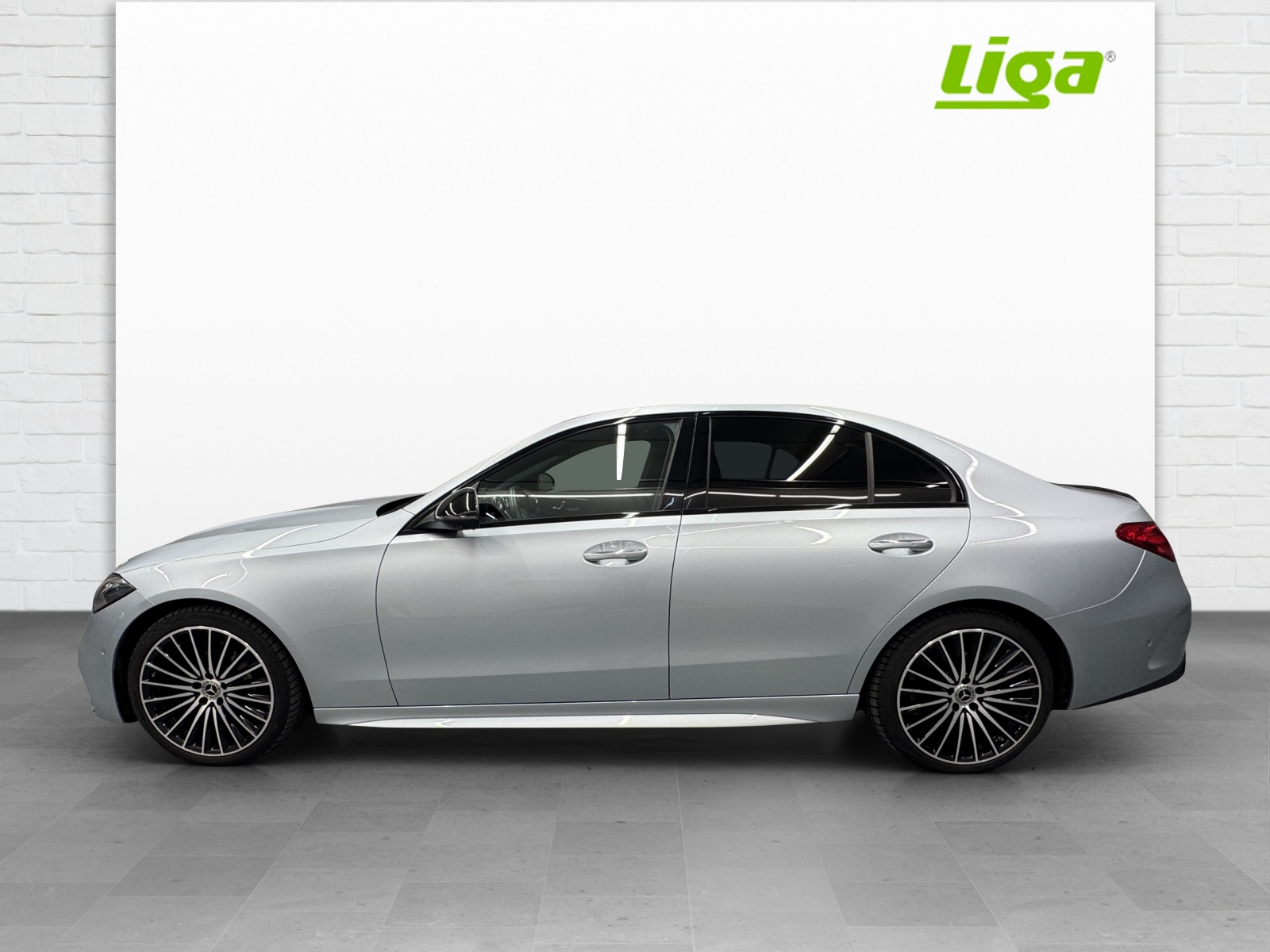 MERCEDES-BENZ C 300 AMG Line 4Matic-image-2