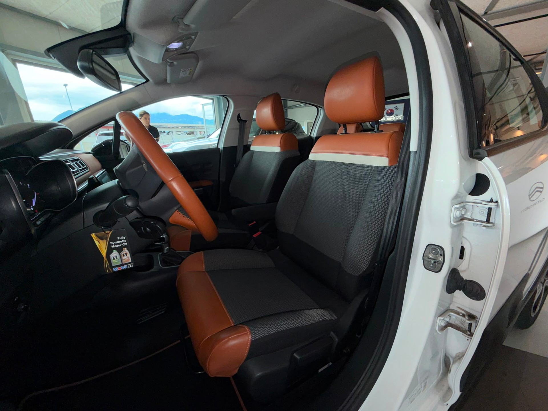 CITROEN C3 1.2i PureTech Shine EAT-image-6