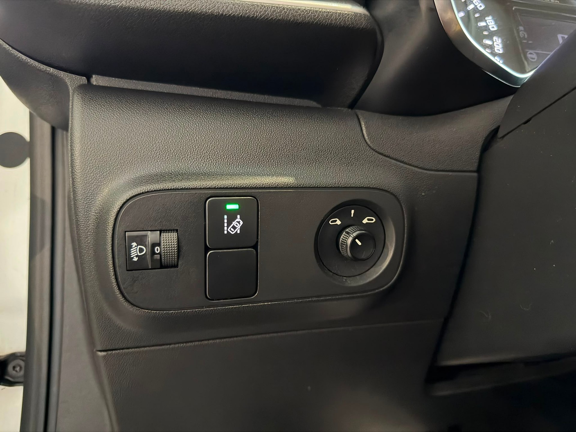CITROEN C3 1.2i PureTech Shine EAT-image-17