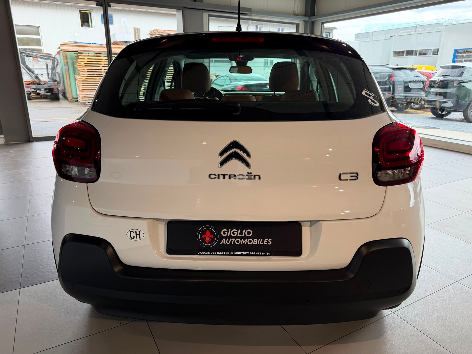 CITROEN C3 1.2i PureTech Shine EAT-image-2