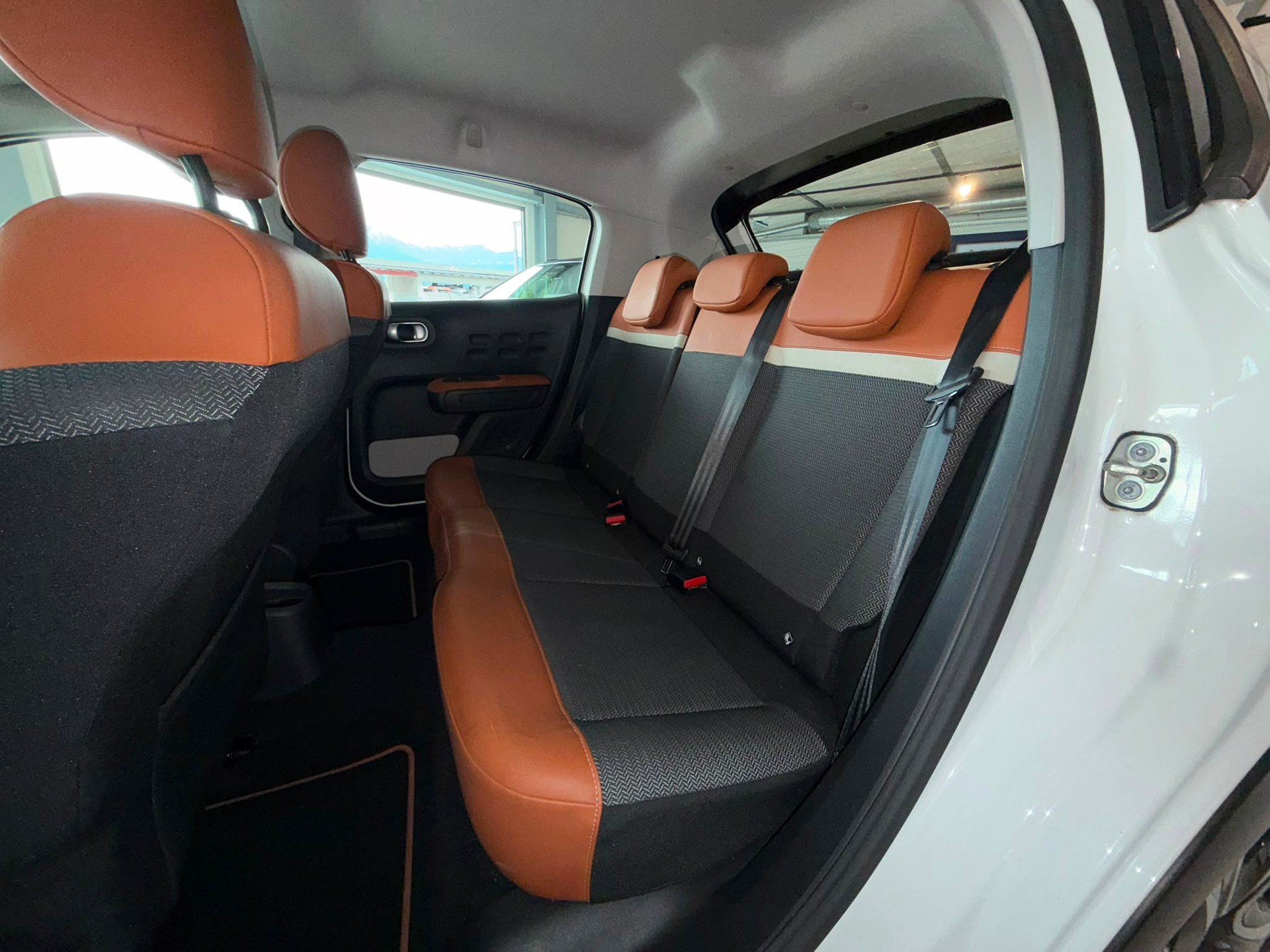 CITROEN C3 1.2i PureTech Shine EAT-image-7