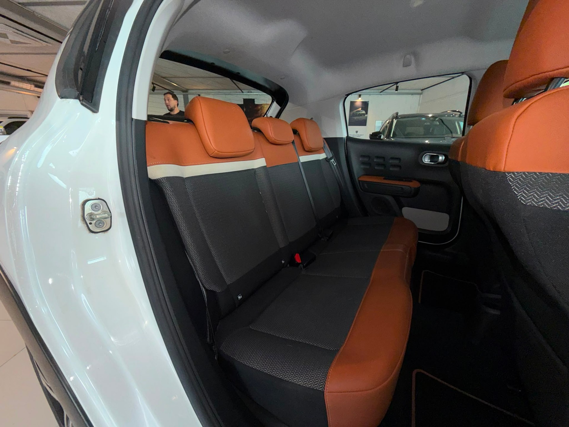 CITROEN C3 1.2i PureTech Shine EAT-image-8