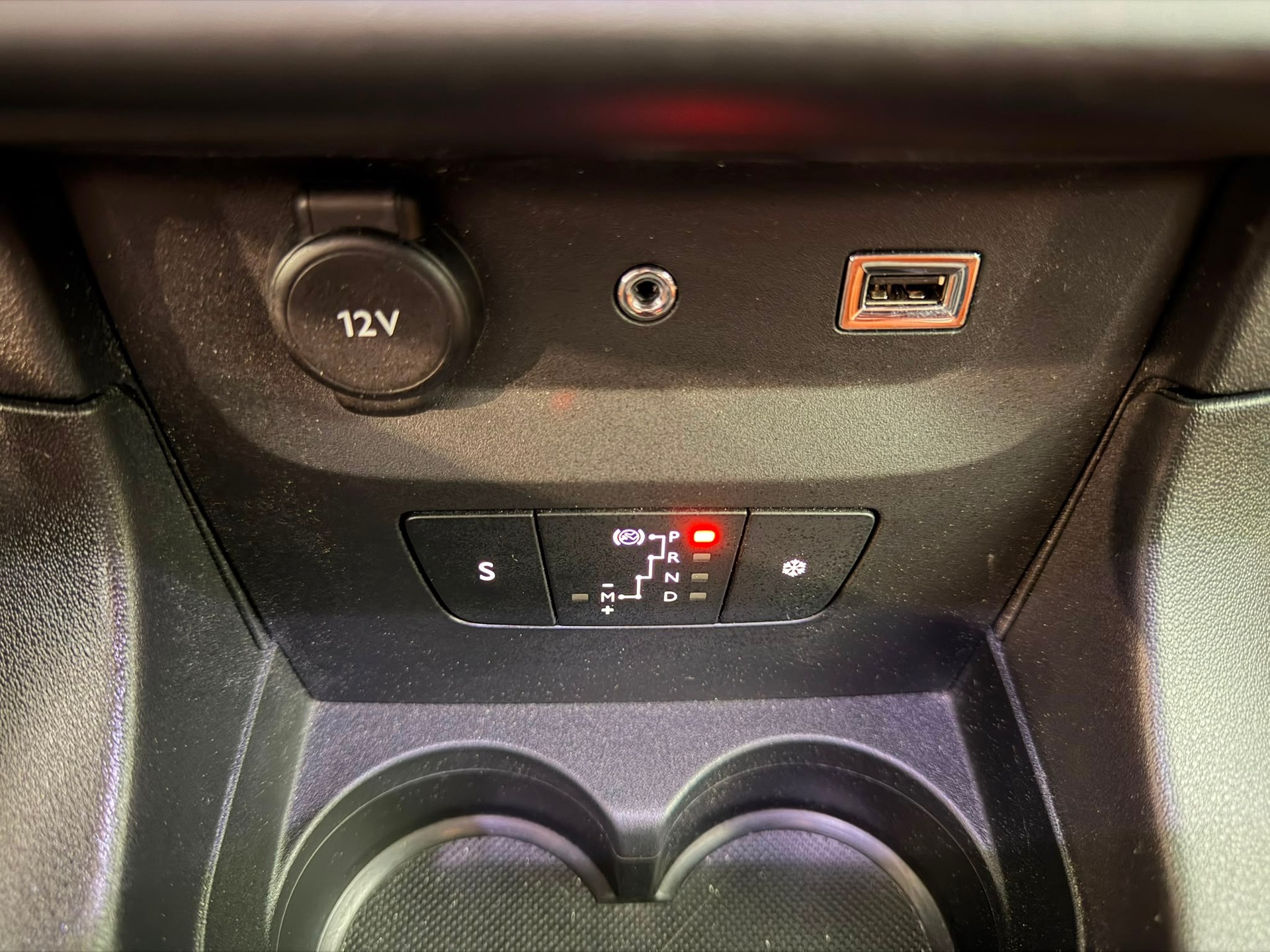 CITROEN C3 1.2i PureTech Shine EAT-image-16