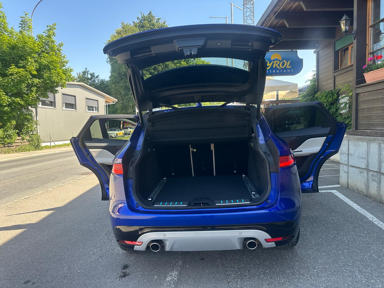 JAGUAR F-Pace 3.0 TD First Edition AWD Automatik-image-6