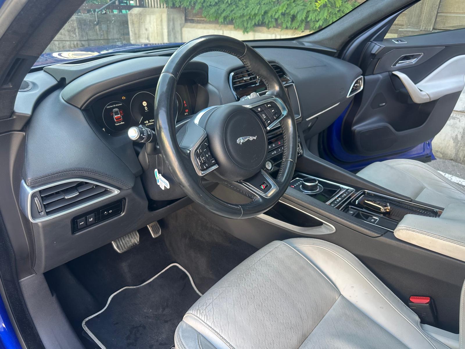 JAGUAR F-Pace 3.0 TD First Edition AWD Automatik-image-9