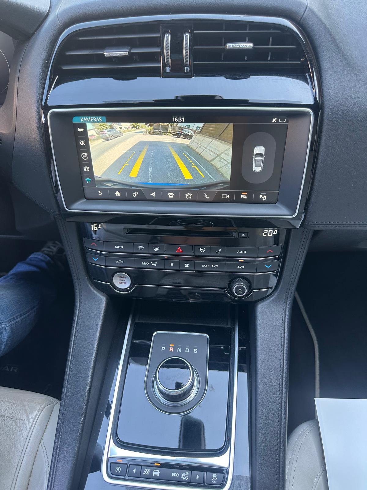 JAGUAR F-Pace 3.0 TD First Edition AWD Automatik-image-13