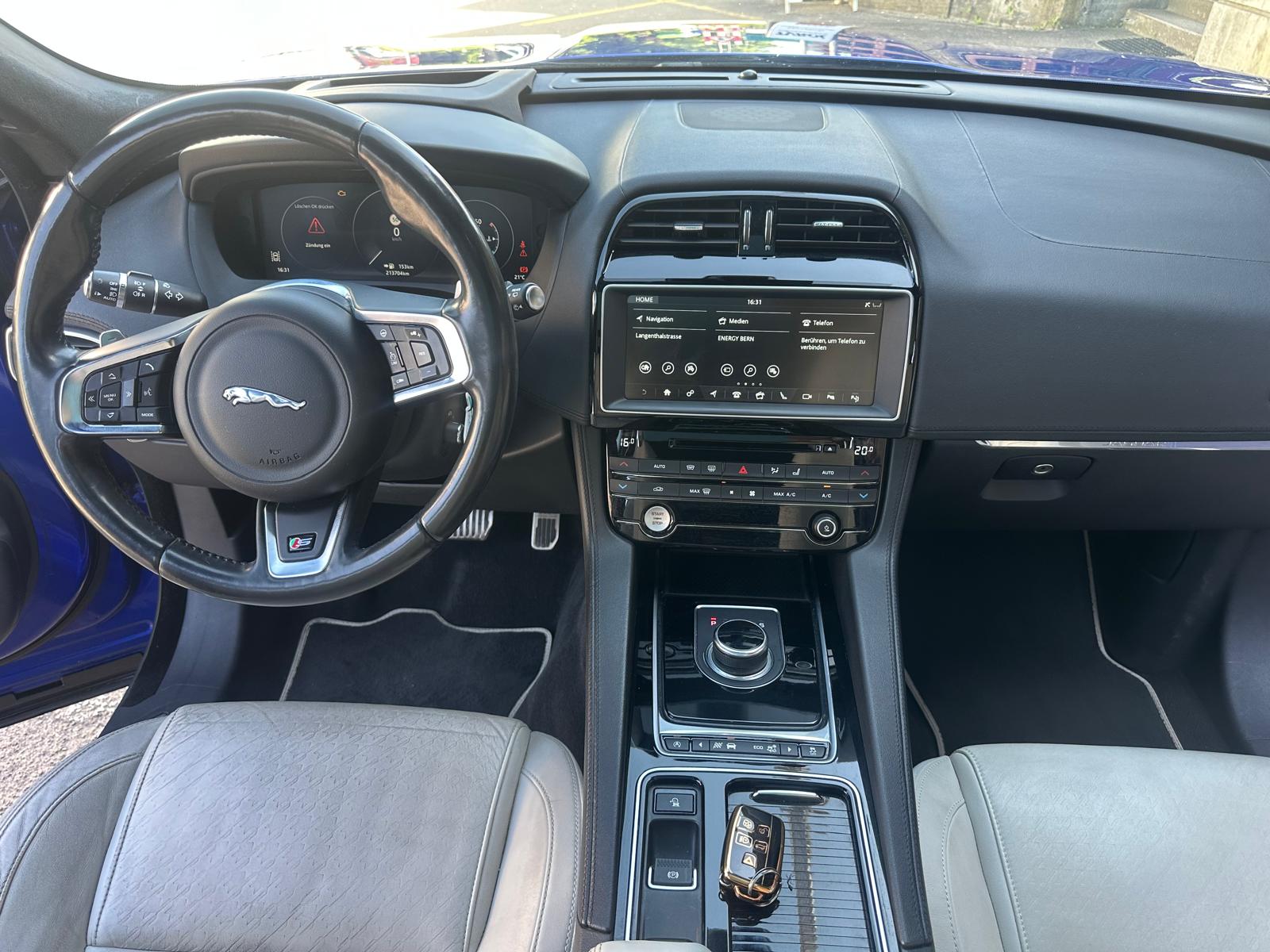JAGUAR F-Pace 3.0 TD First Edition AWD Automatik-image-7