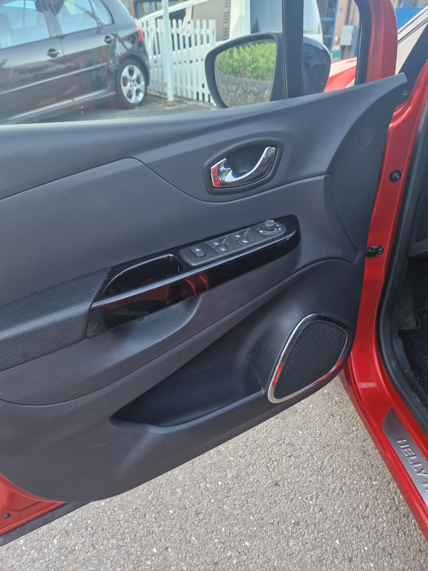 RENAULT Captur 1.2 T Helly Hansen EDC-image-15