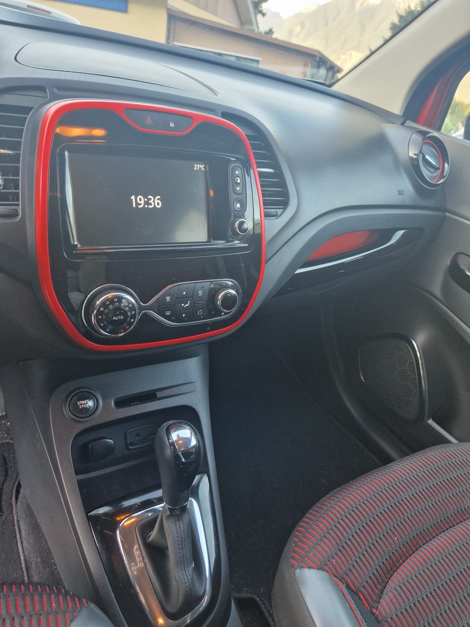 RENAULT Captur 1.2 T Helly Hansen EDC-image-5