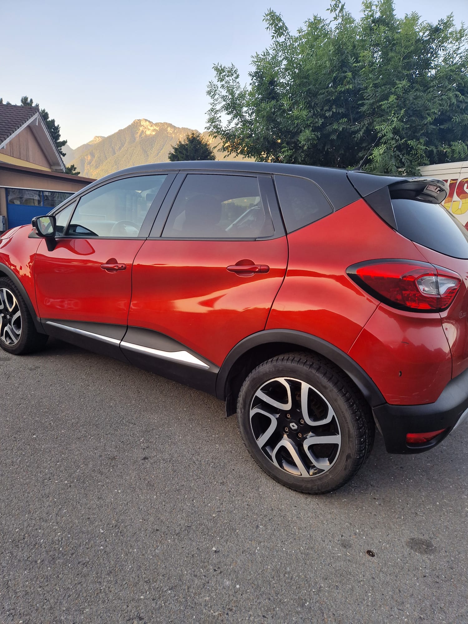 RENAULT Captur 1.2 T Helly Hansen EDC-image-11