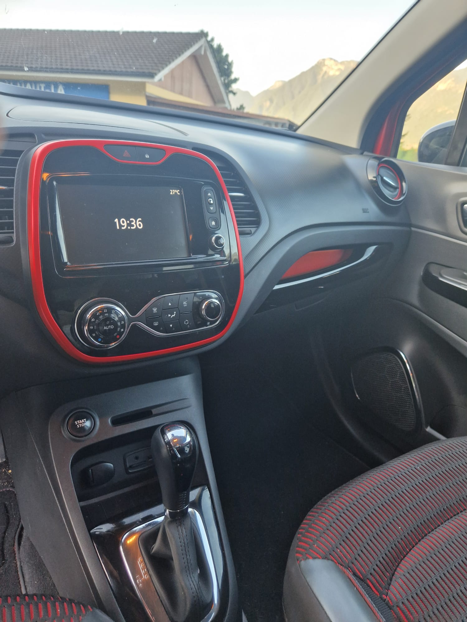 RENAULT Captur 1.2 T Helly Hansen EDC-image-4