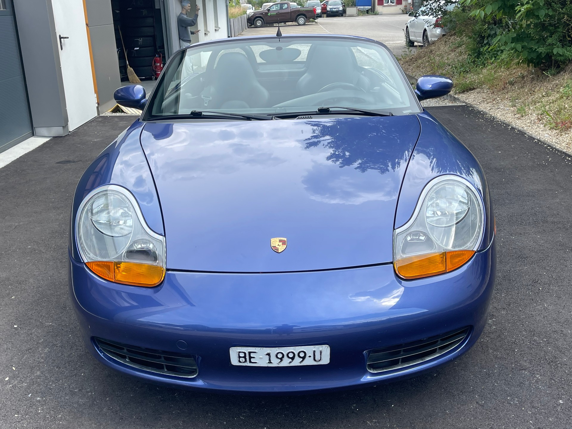 PORSCHE Boxster 2.5 mit schönen 19 Zoll Fegen mit Distanzscheiben 15mm-image-0