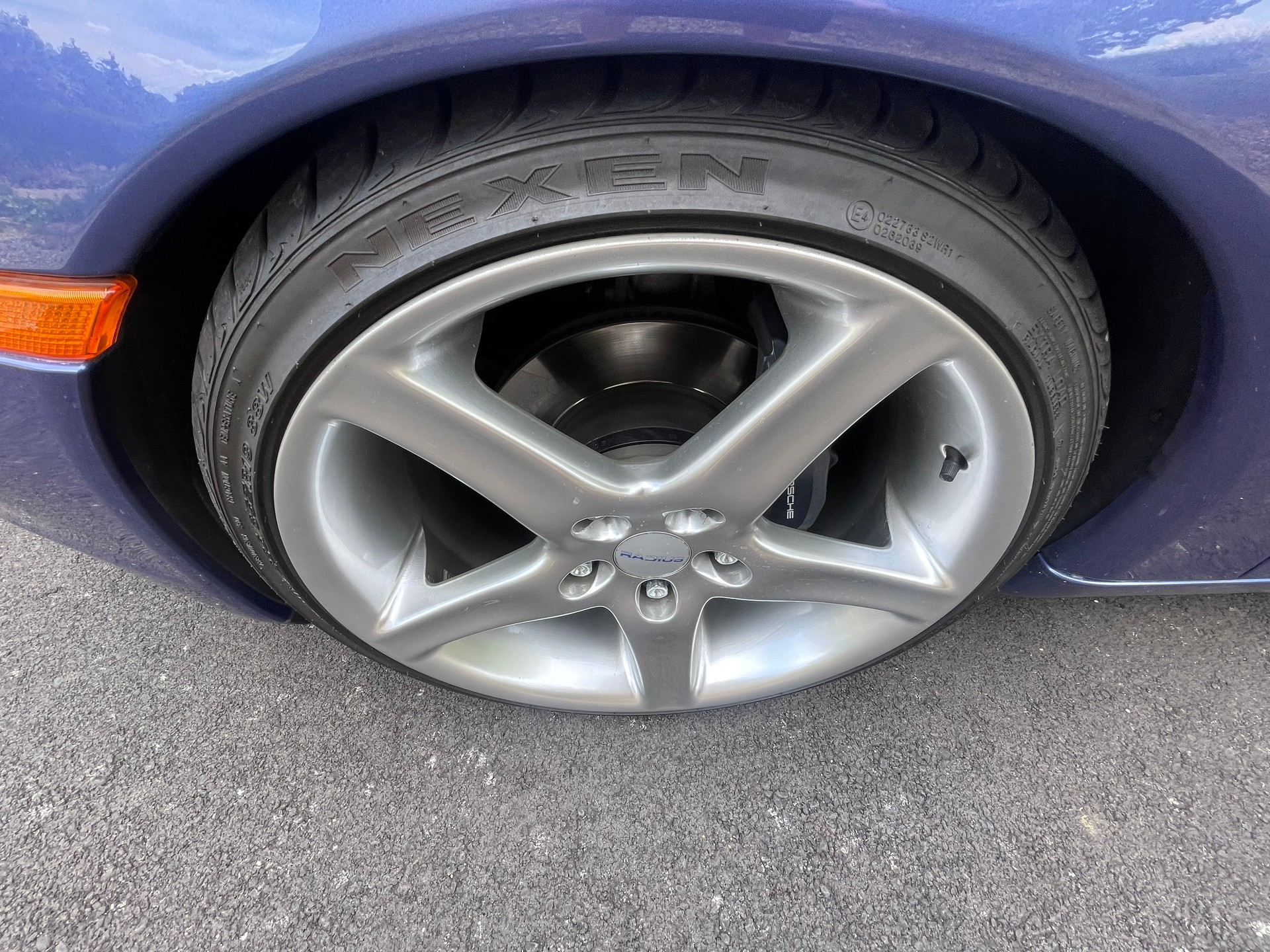 PORSCHE Boxster 2.5 mit schönen 19 Zoll Fegen mit Distanzscheiben 15mm-image-9