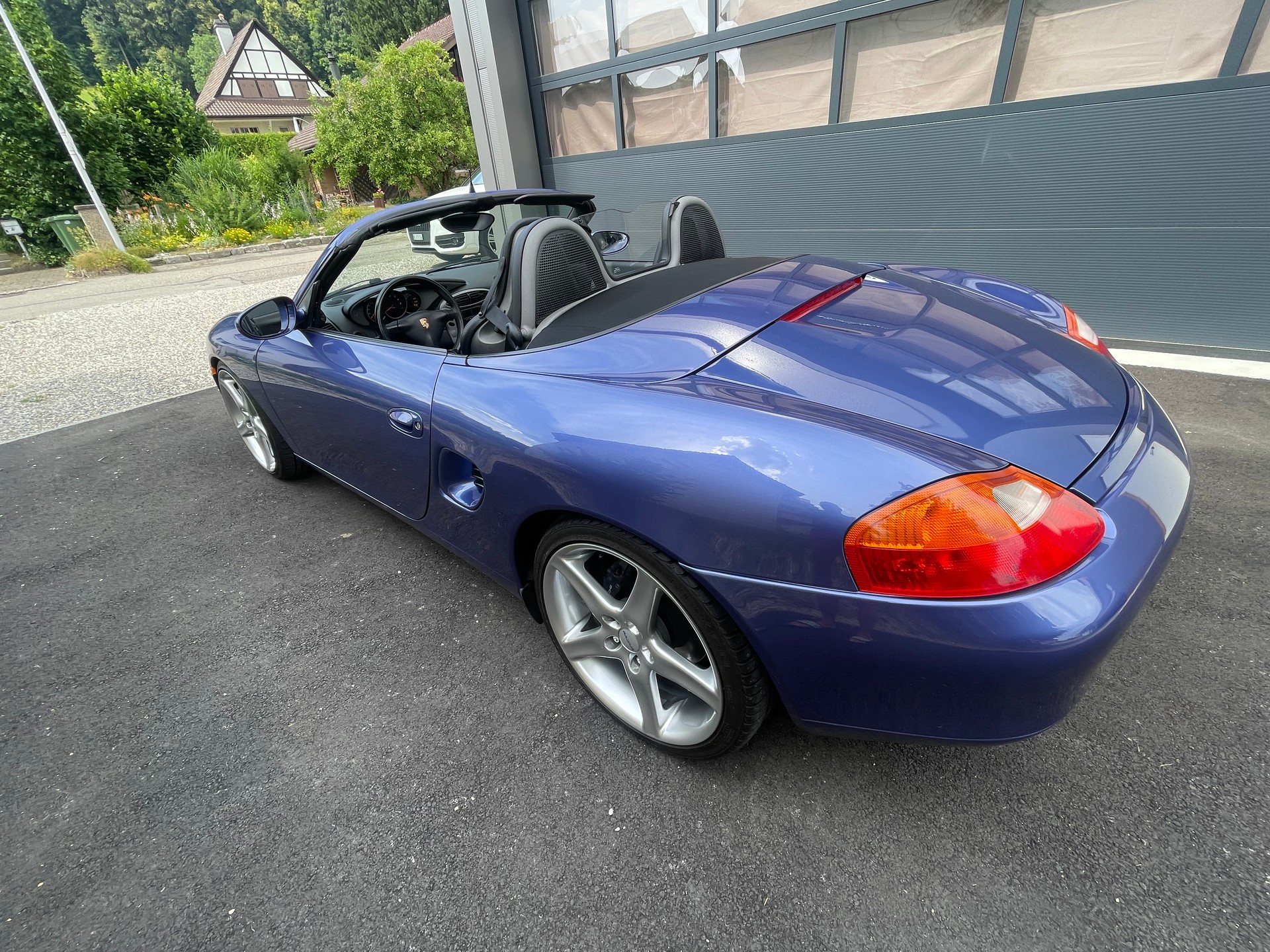 PORSCHE Boxster 2.5 mit schönen 19 Zoll Fegen mit Distanzscheiben 15mm-image-6