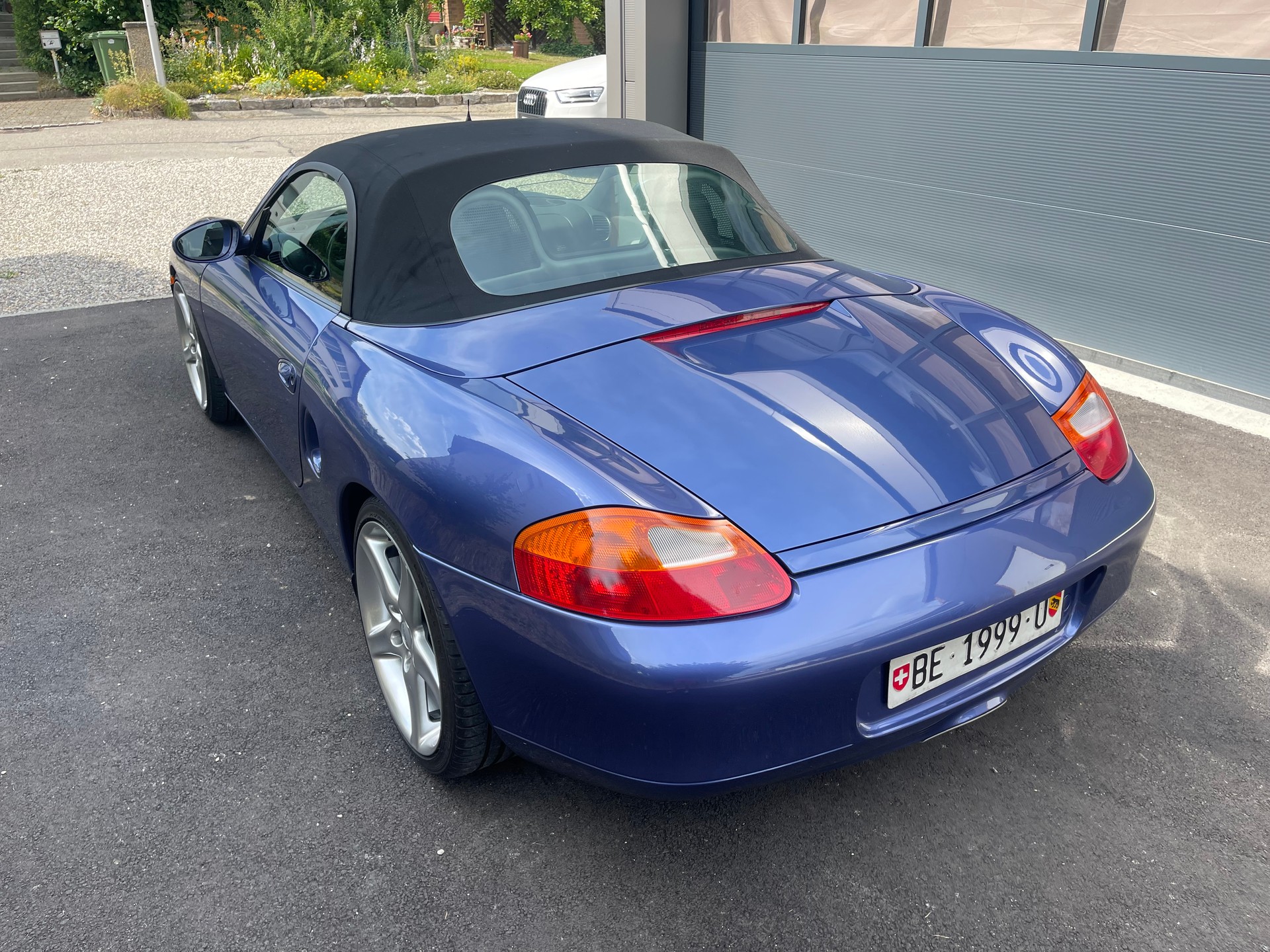 PORSCHE Boxster 2.5 mit schönen 19 Zoll Fegen mit Distanzscheiben 15mm-image-7