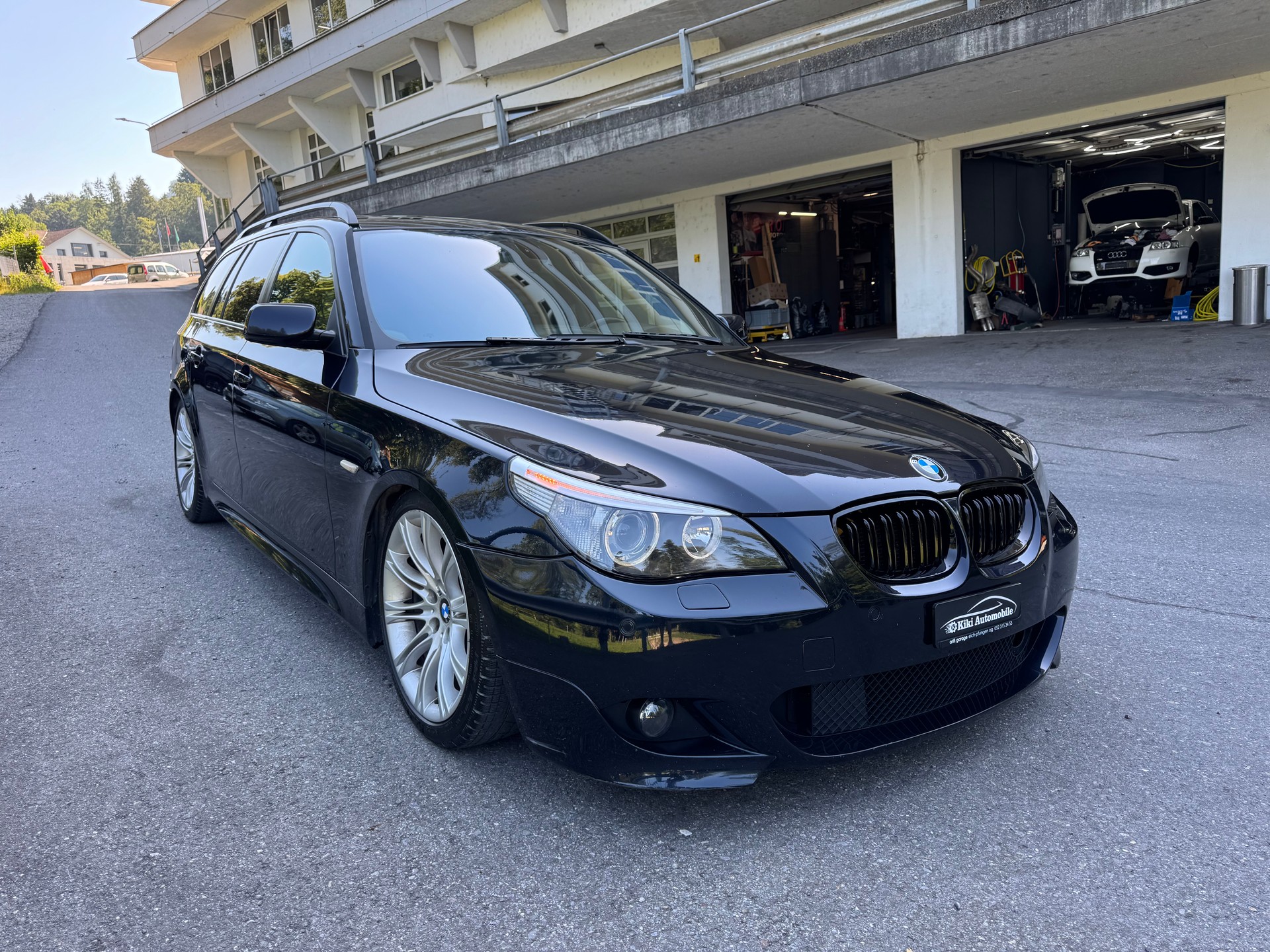 BMW E61-image-1