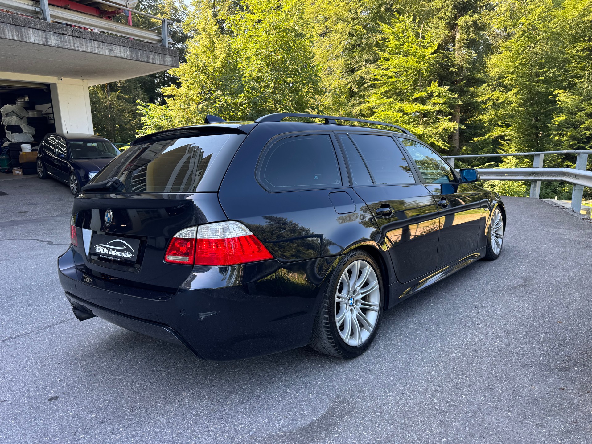 BMW E61-image-2