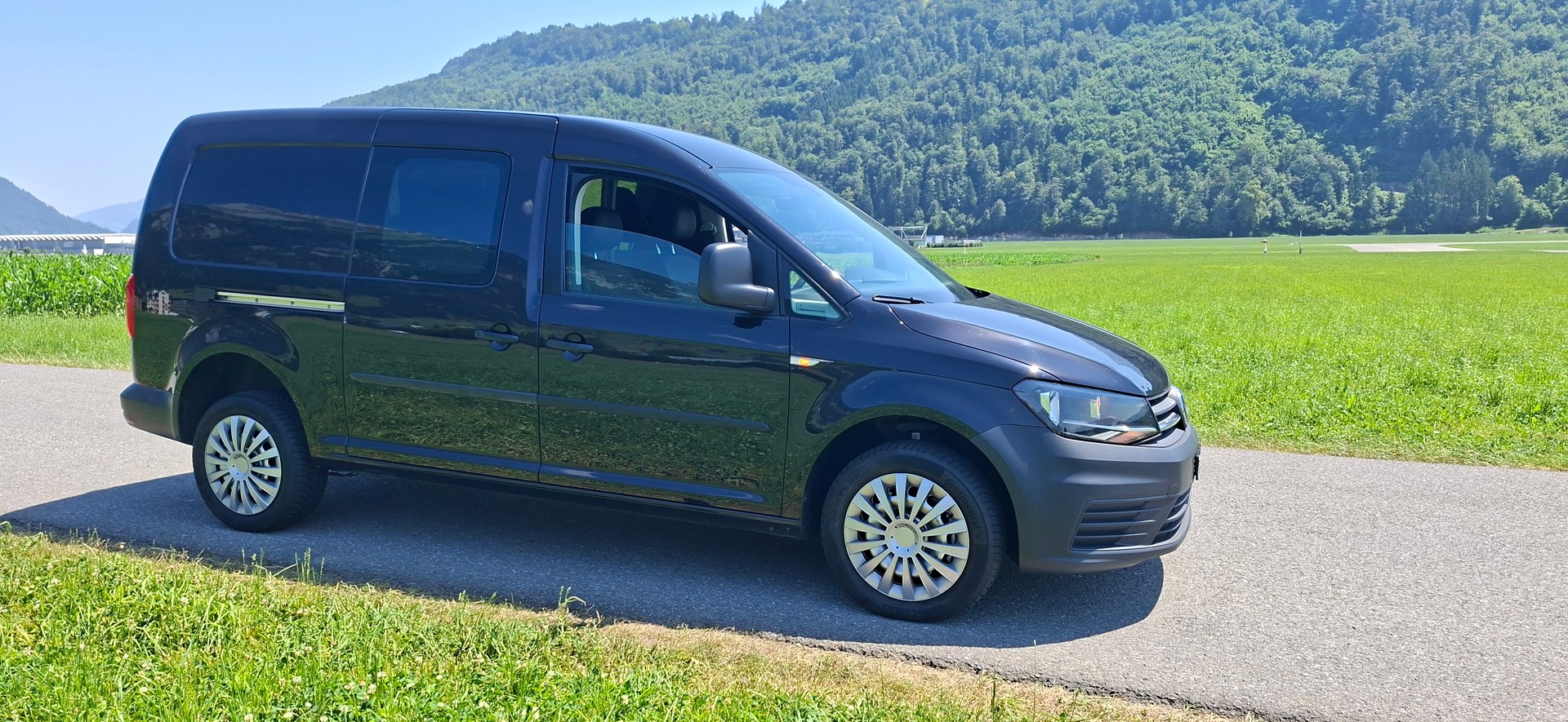 VW Caddy Maxi 2.0TDI 4Motion BlueMotion Technology-image-0