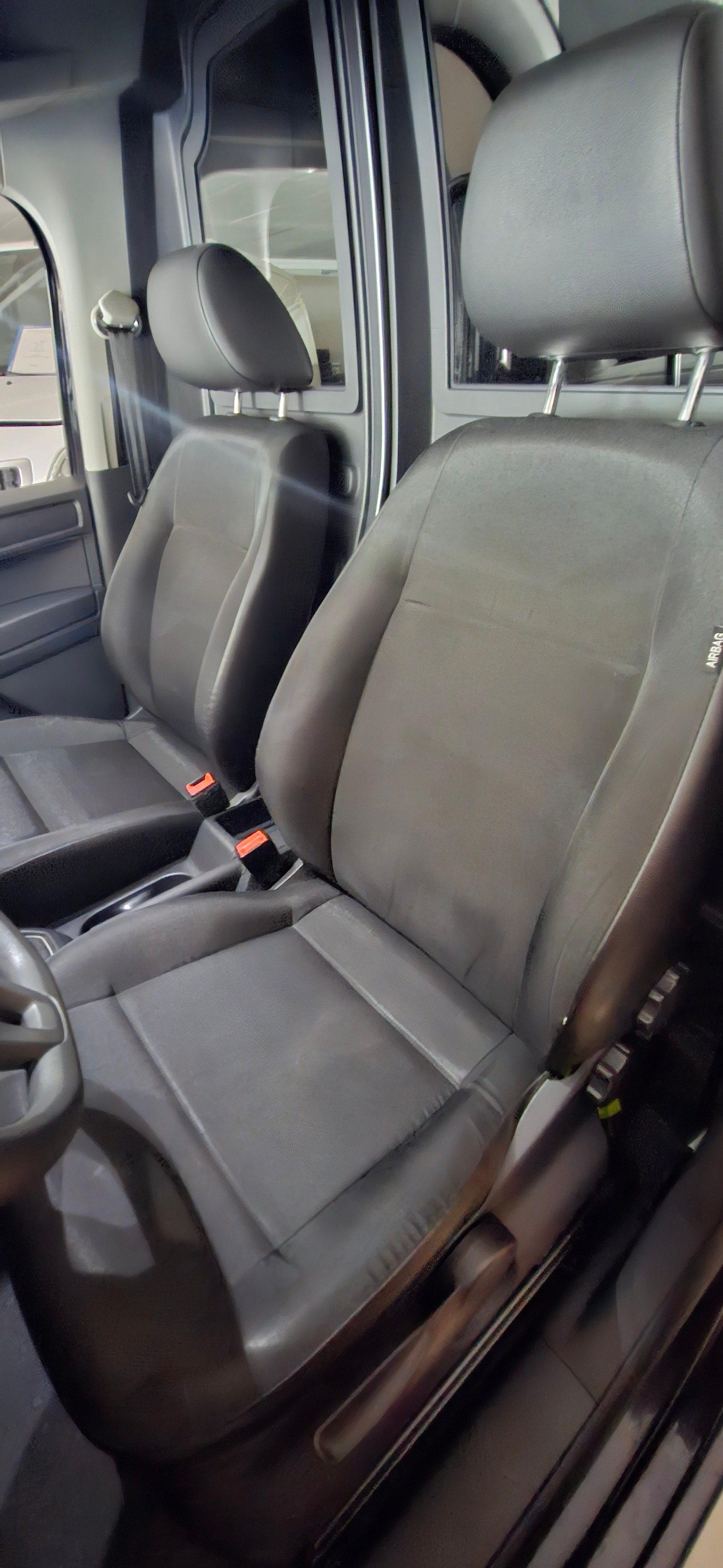 VW Caddy Maxi 2.0TDI 4Motion BlueMotion Technology-image-8