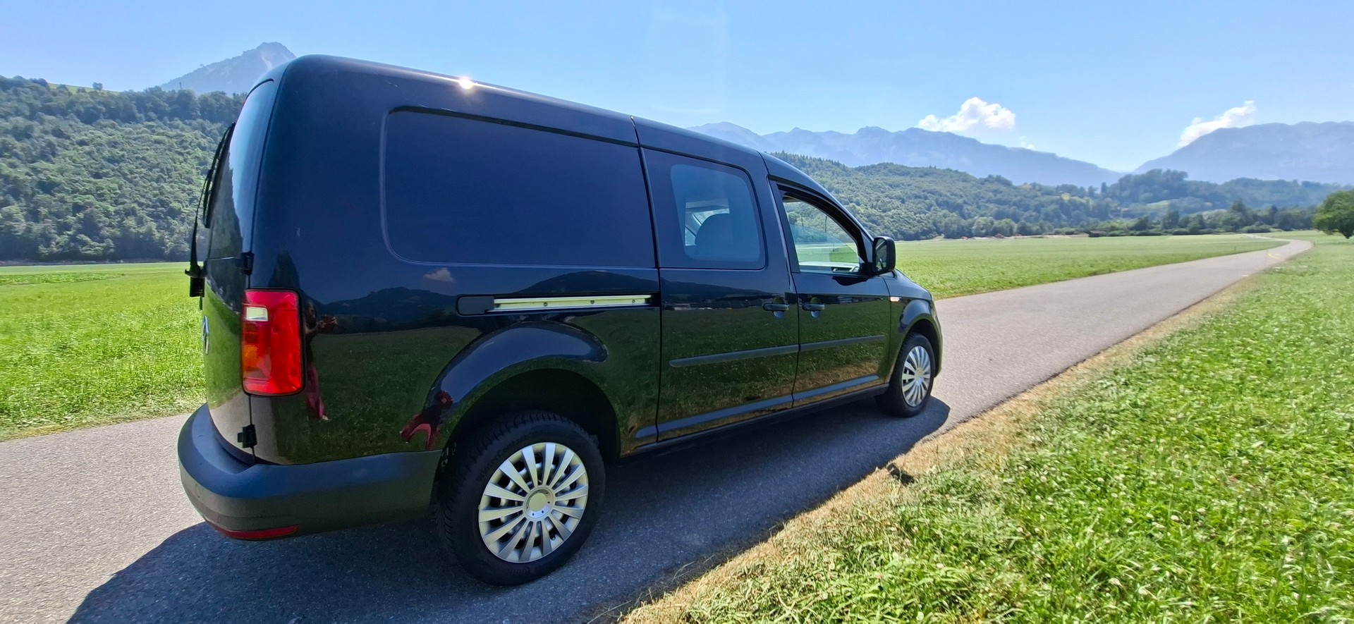 VW Caddy Maxi 2.0TDI 4Motion BlueMotion Technology-image-4