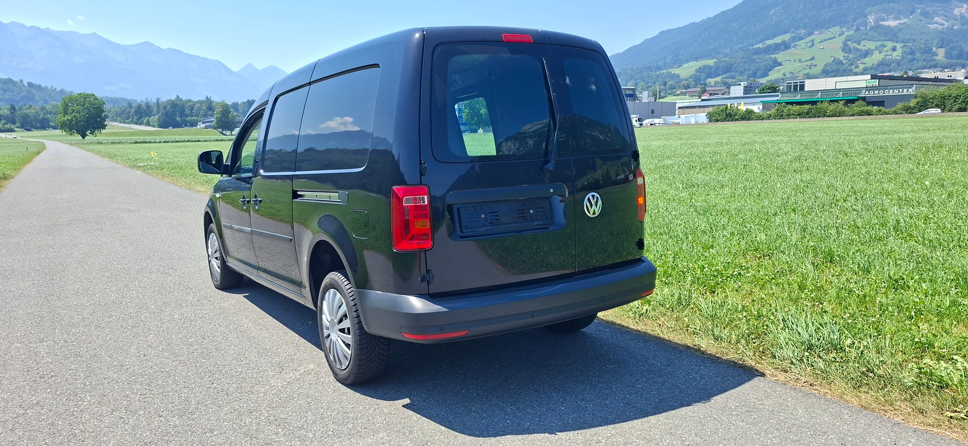 VW Caddy Maxi 2.0TDI 4Motion BlueMotion Technology-image-2