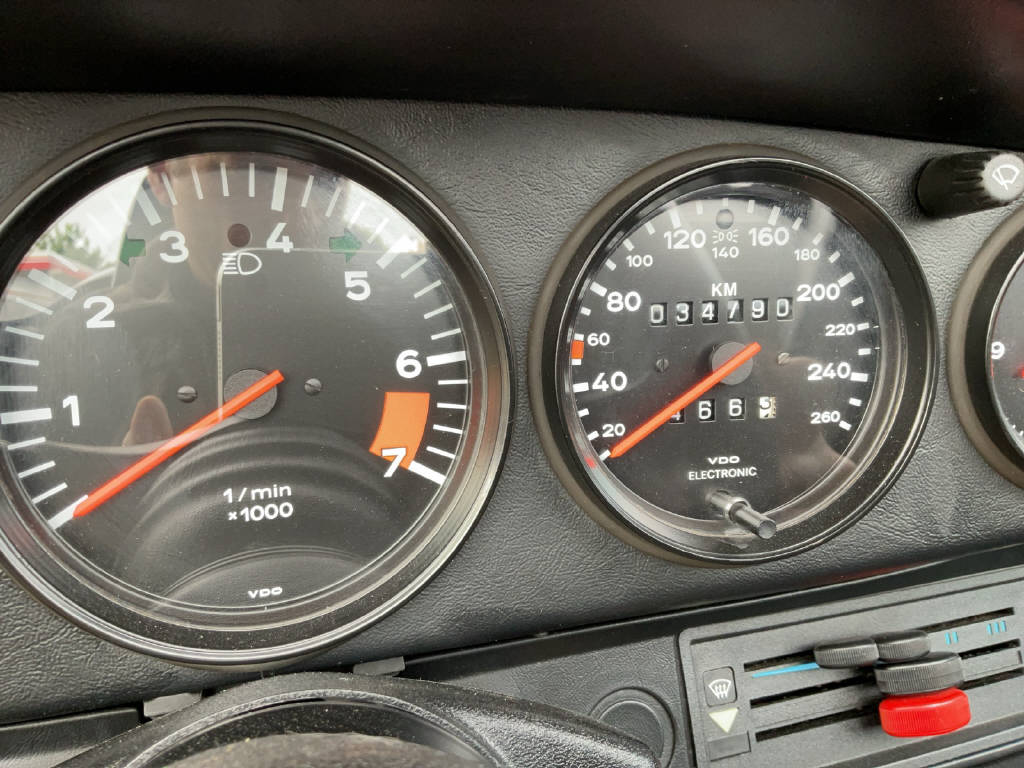 PORSCHE 911 Speedster 3.2-image-12